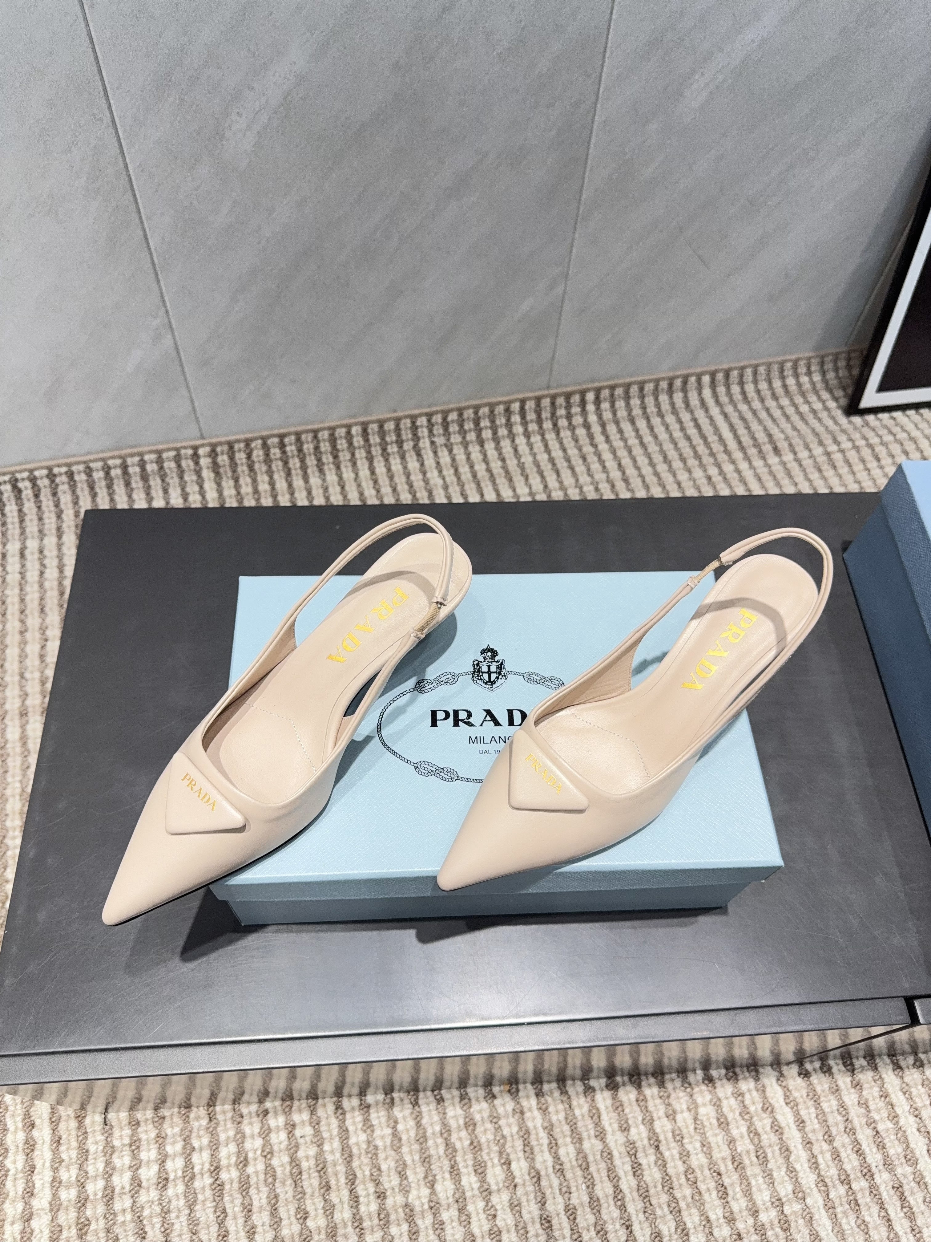 PRADA 26S POINTED TOE SLINGBACK HIGH HEELS 55MM IN NUDE SHEEPSKIN WITH LOGO