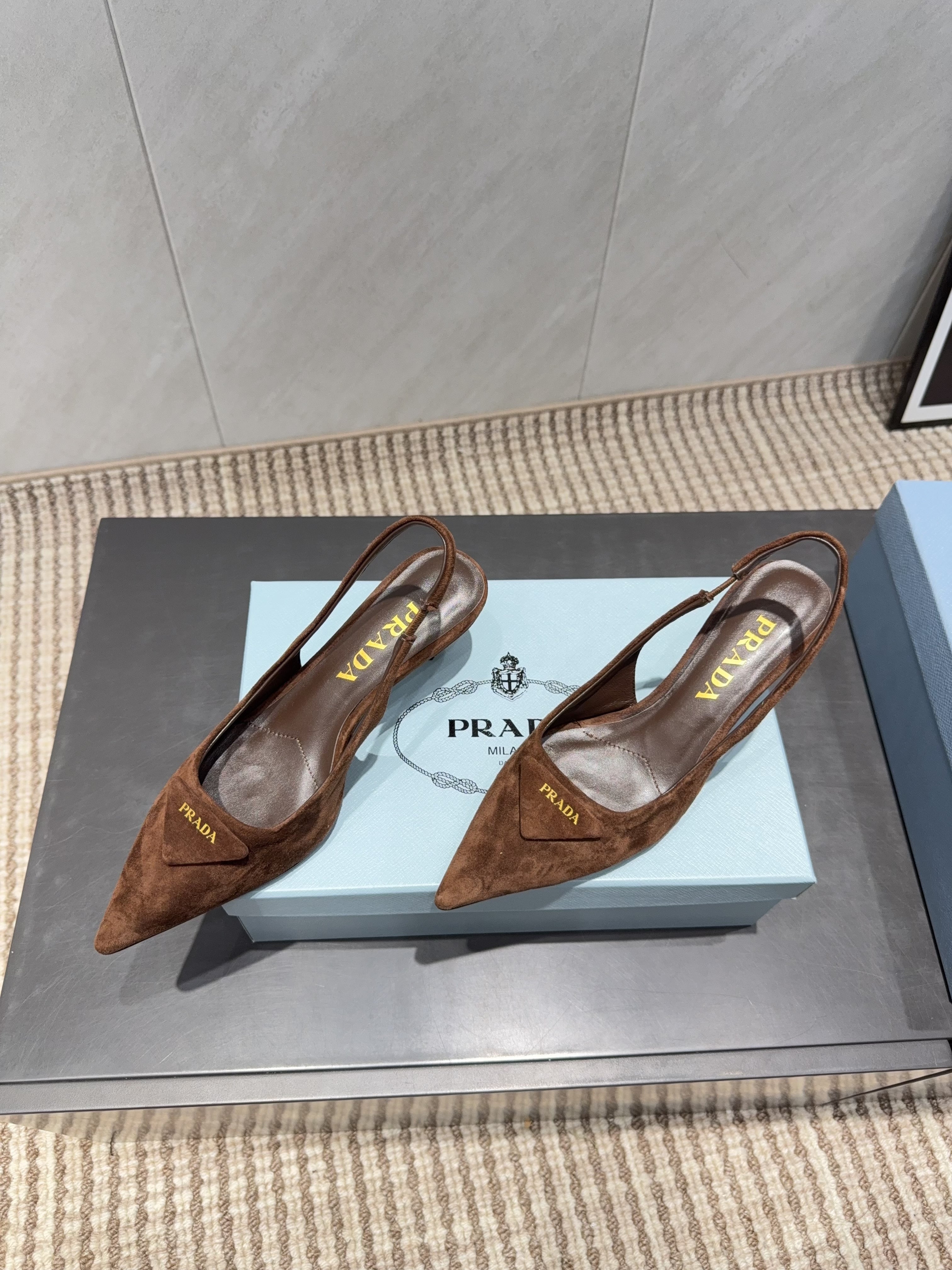 PRADA 26S POINTED TOE SLINGBACK HIGH HEELS 55MM IN BROWN SUEDE WITH LOGO