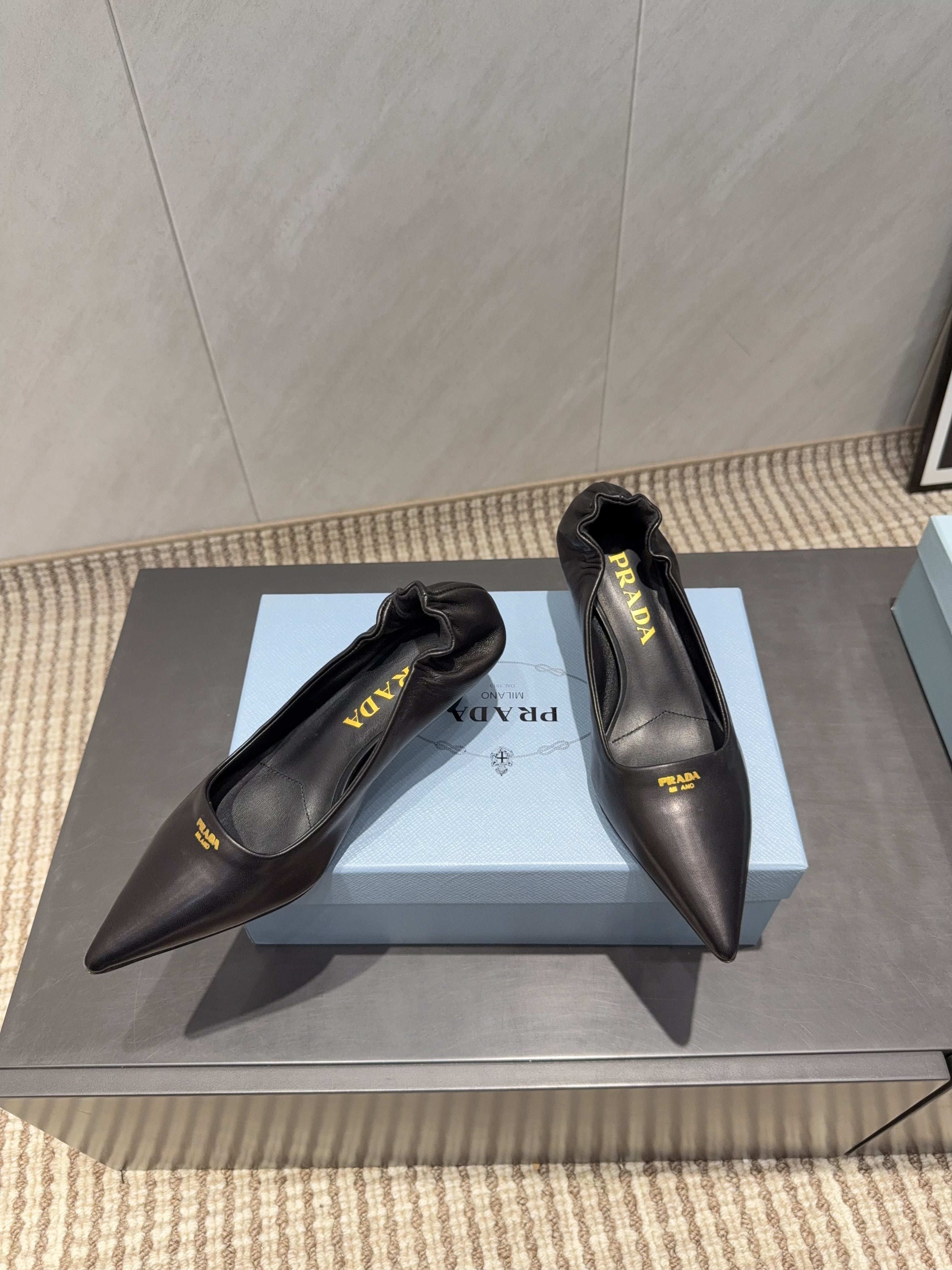 PRADA 26S POINTED TOE PUMPS 55MM IN BLACK SHEEPSKIN WITH LOGO