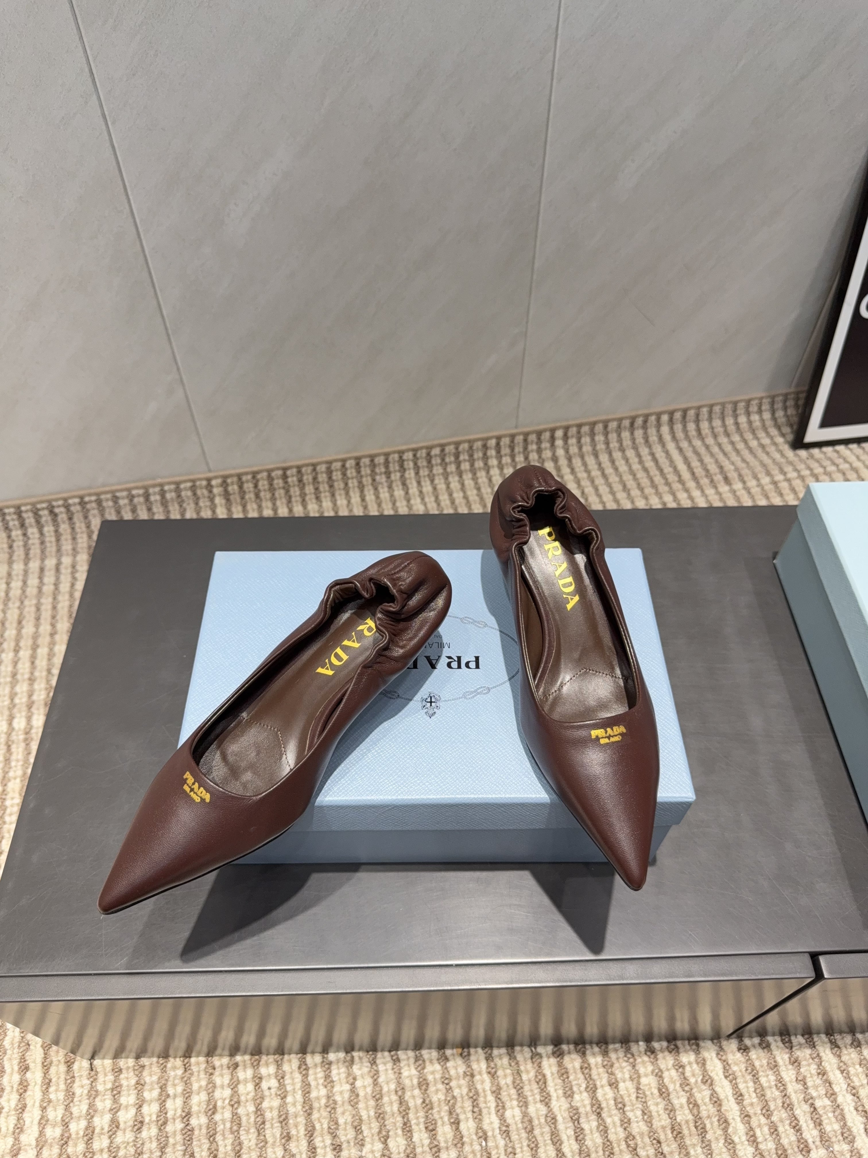 PRADA 26S POINTED TOE PUMPS 55MM IN DARK BROWN SHEEPSKIN WITH LOGO