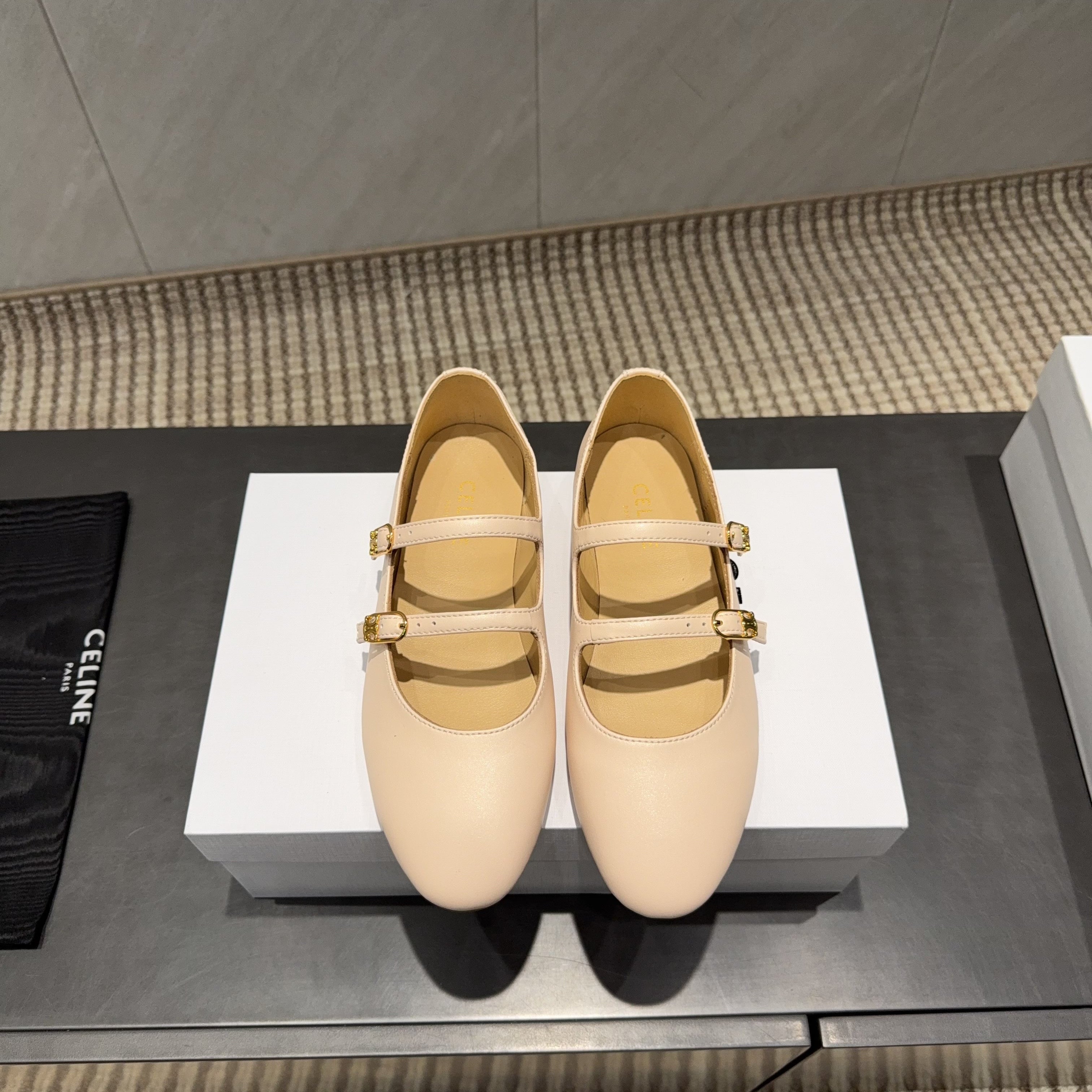 CELINE 26S BALLET FLATS IN BEIGE CALFSKIN