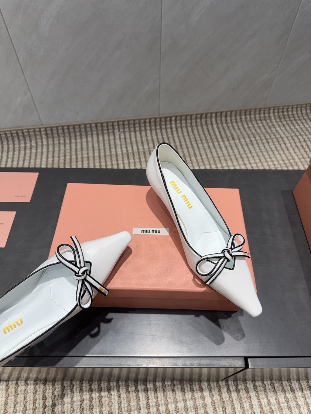 MIUMIU 26S POINTED TOE PUMPS 55MM IN WHITE AND BLACK CALFSKIN WITH BOW
