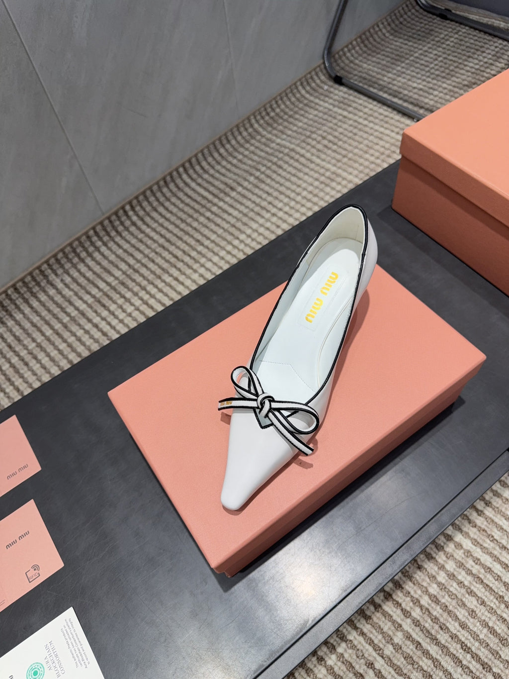 MIUMIU 26S POINTED TOE PUMPS 55MM IN WHITE AND BLACK CALFSKIN WITH BOW
