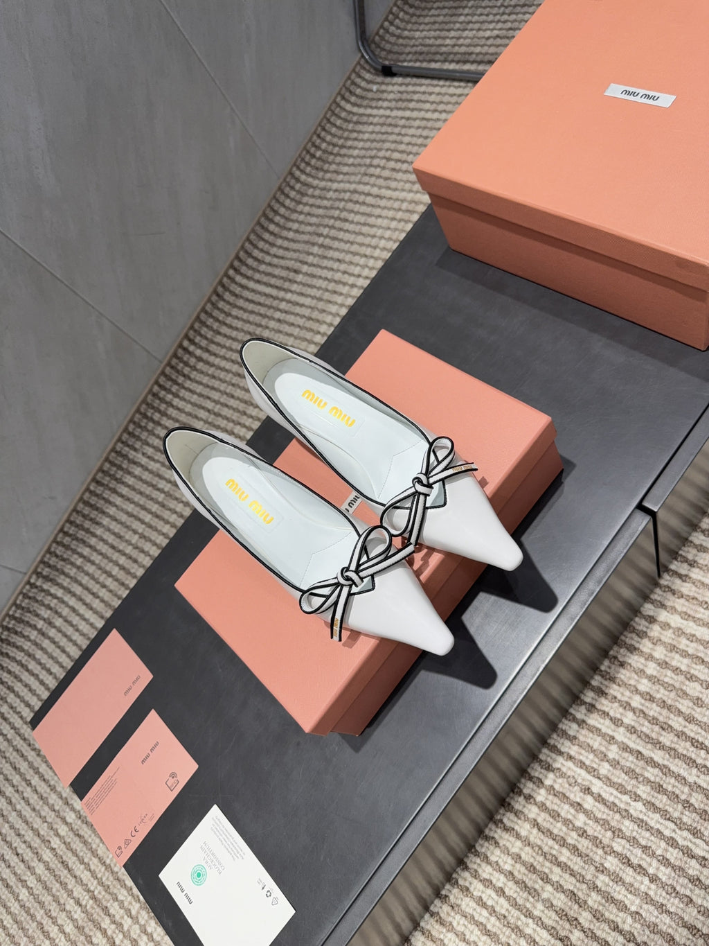 MIUMIU 26S POINTED TOE PUMPS 55MM IN WHITE AND BLACK CALFSKIN WITH BOW