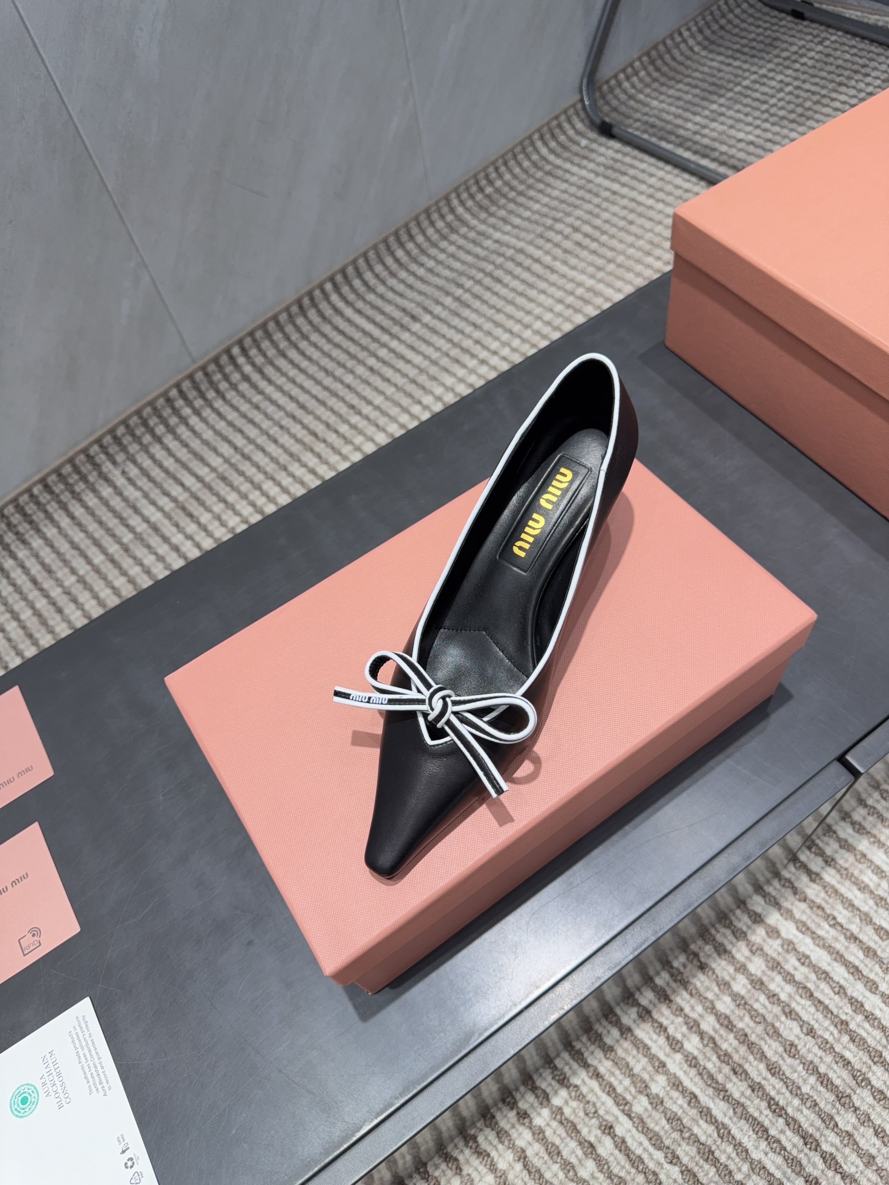 MIUMIU 26S POINTED TOE PUMPS 55MM IN BLACK AND WHITE CALFSKIN WITH BOW