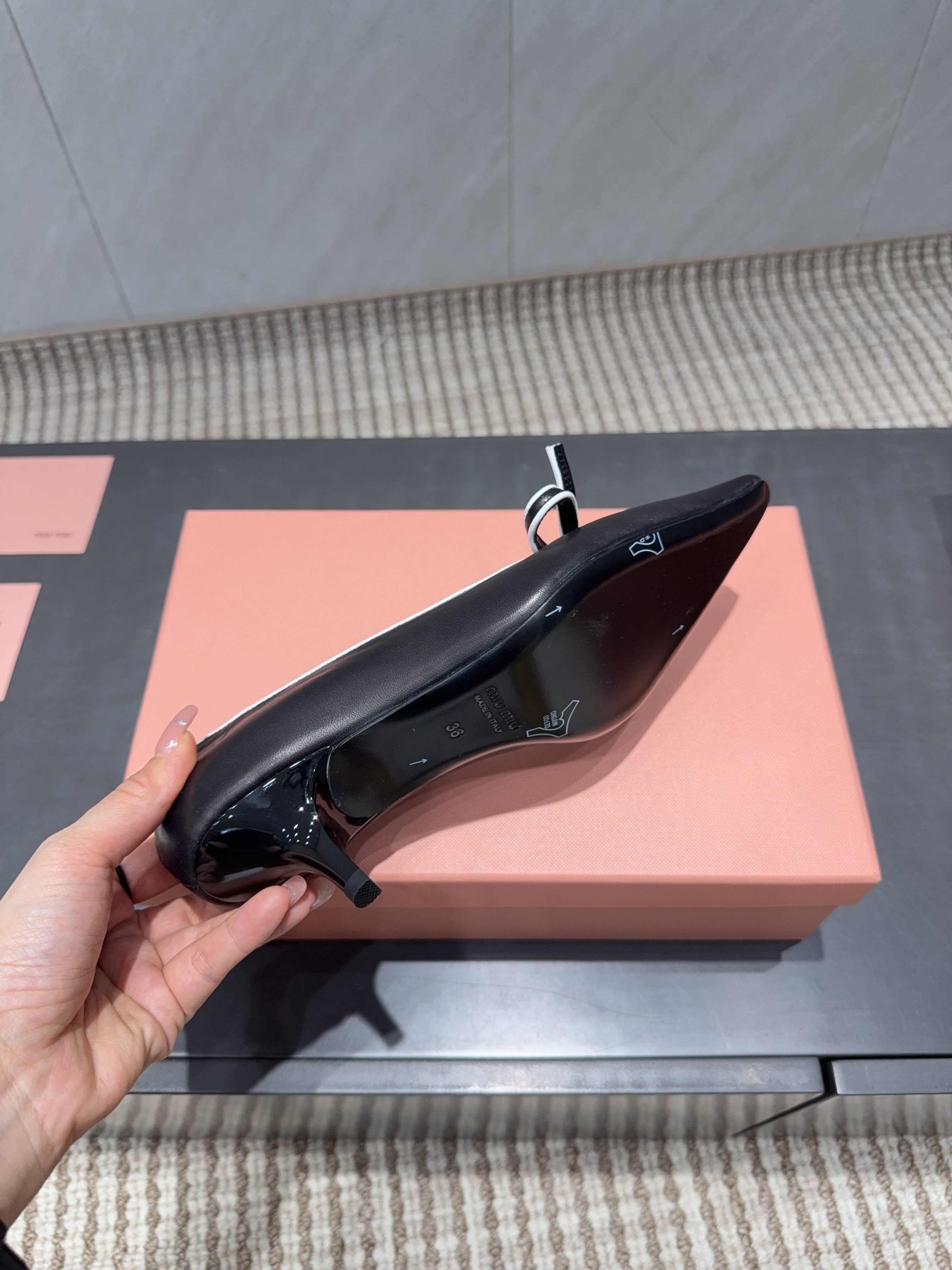 MIUMIU 26S POINTED TOE PUMPS 55MM IN BLACK AND WHITE CALFSKIN WITH BOW