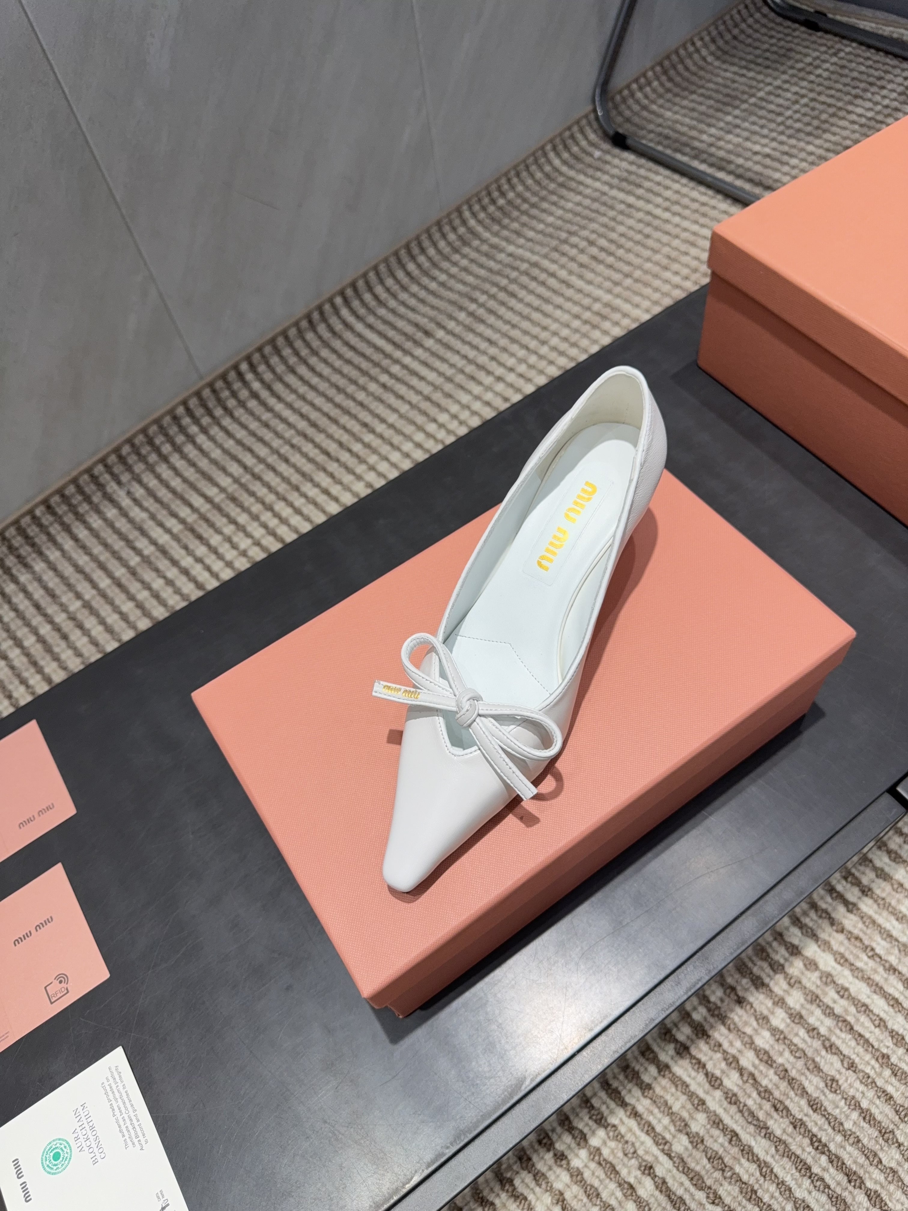 MIUMIU 26S POINTED TOE PUMPS 55MM IN WHITE CALFSKIN WITH BOW