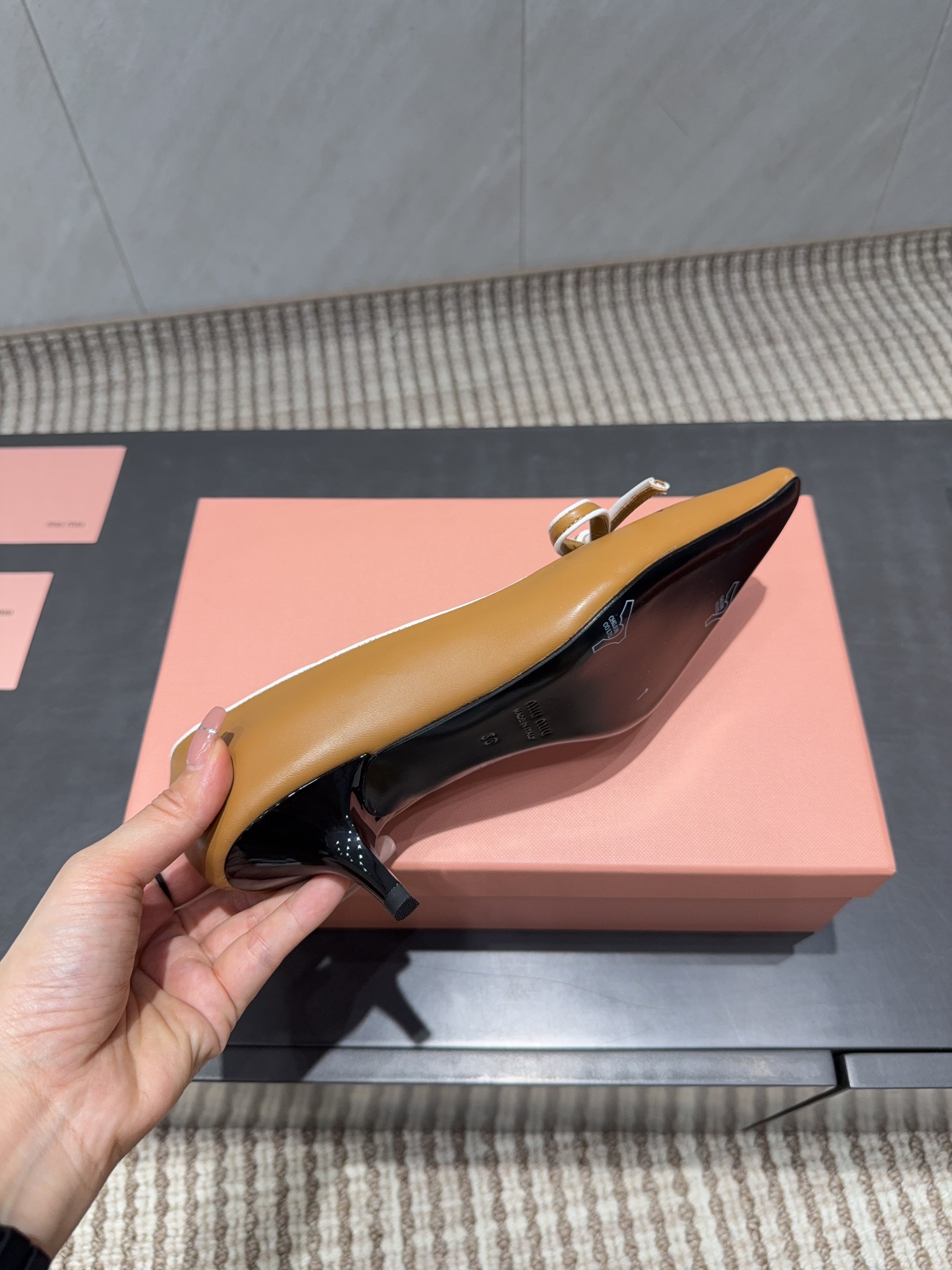MIUMIU 26S POINTED TOE PUMPS 55MM IN CARAMEL BROWN CALFSKIN WITH BOW