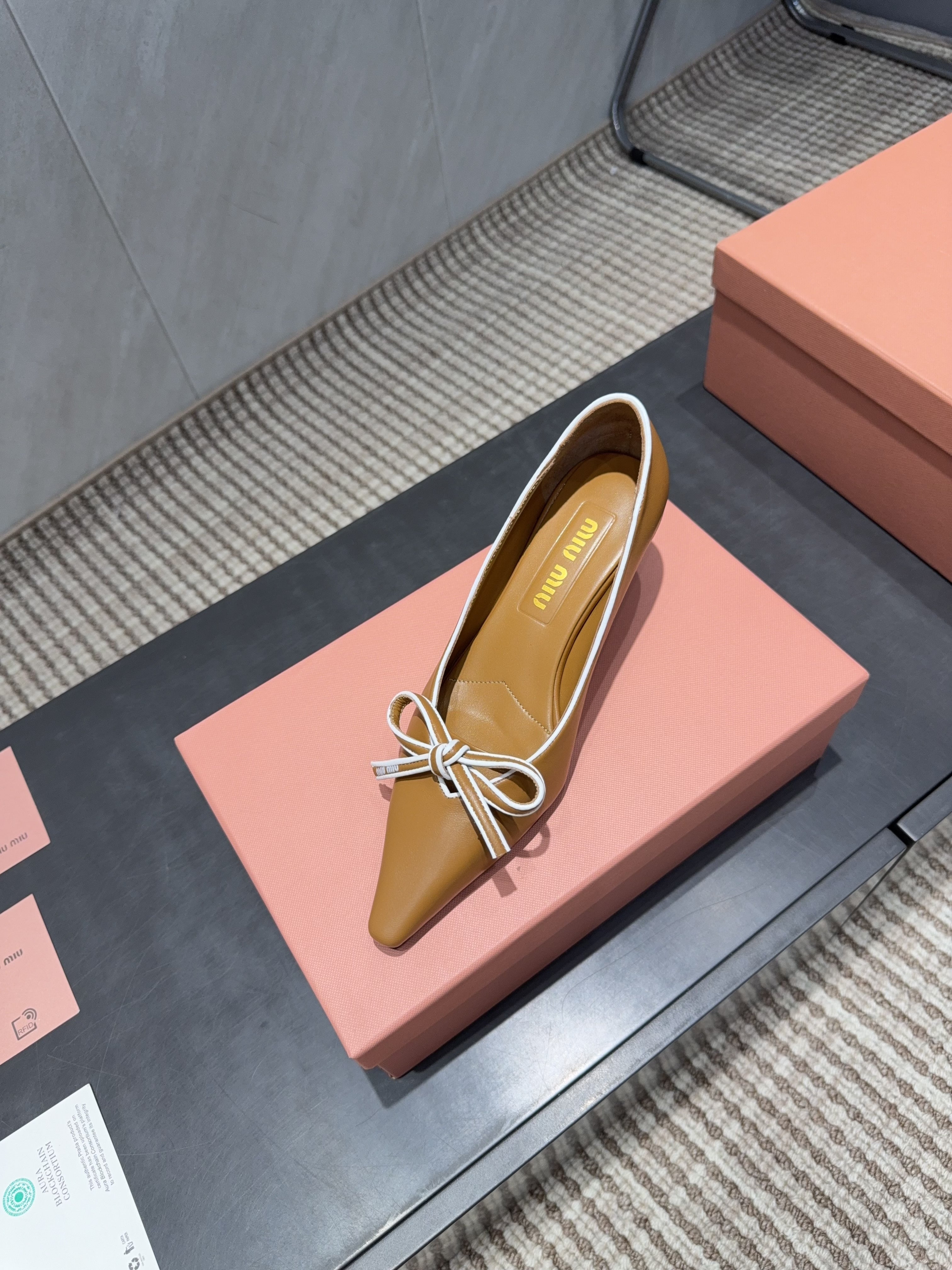 MIUMIU 26S POINTED TOE PUMPS 55MM IN CARAMEL BROWN CALFSKIN WITH BOW
