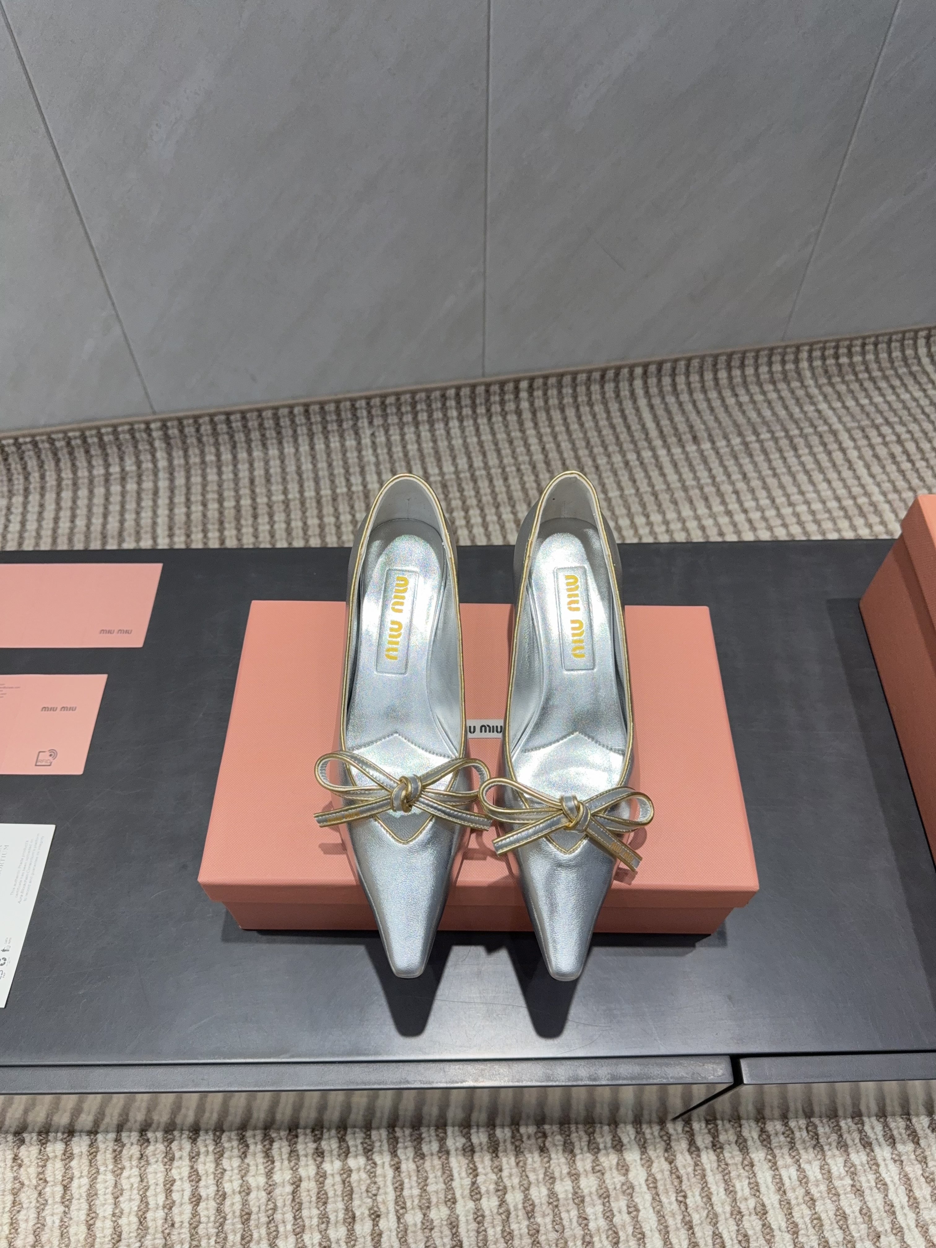 MIUMIU 26S POINTED TOE PUMPS 55MM IN SILVER CALFSKIN WITH BOW