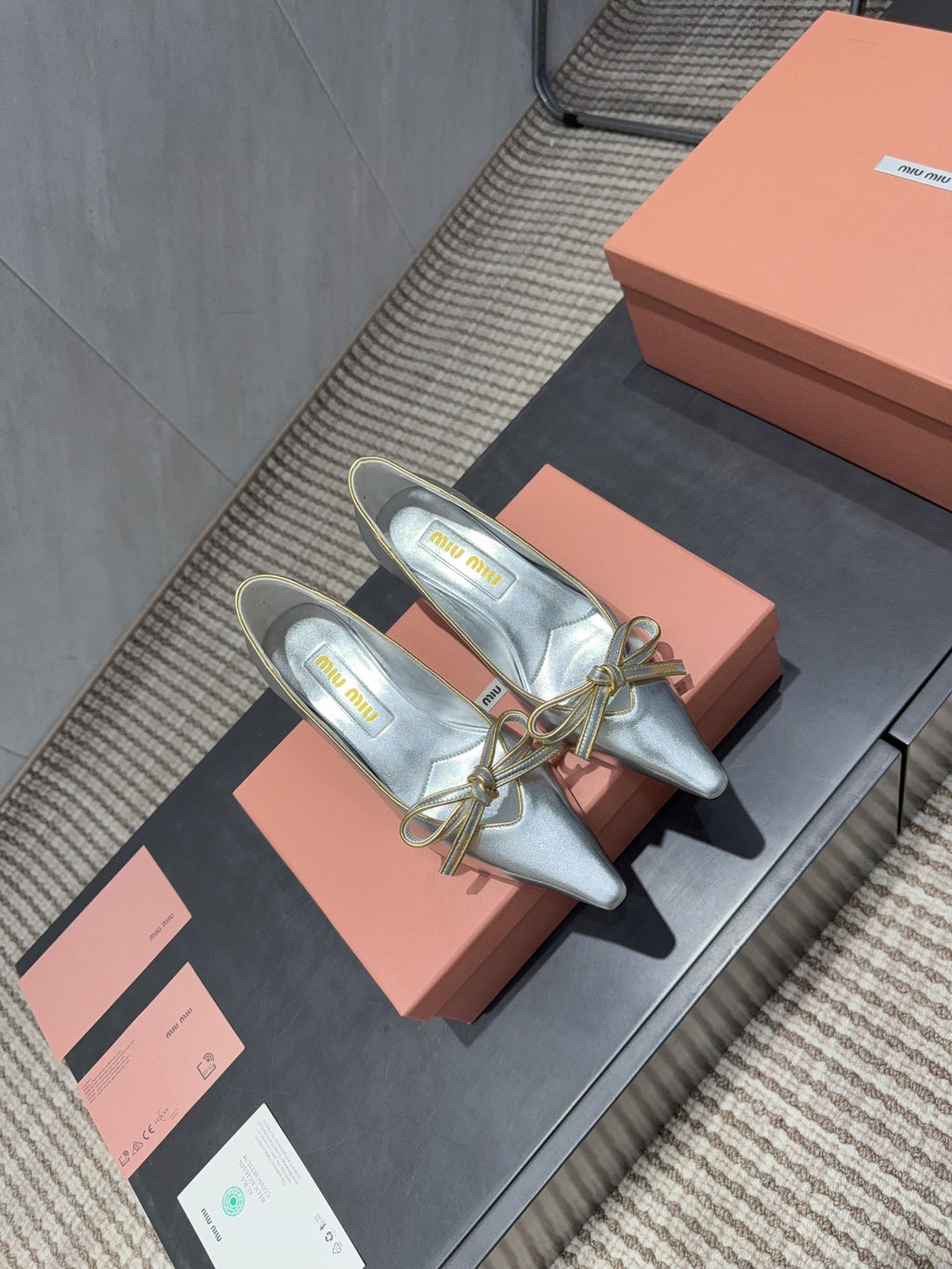 MIUMIU 26S POINTED TOE PUMPS 55MM IN SILVER CALFSKIN WITH BOW