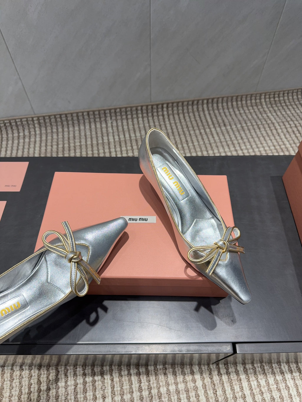 MIUMIU 26S POINTED TOE PUMPS 55MM IN SILVER CALFSKIN WITH BOW