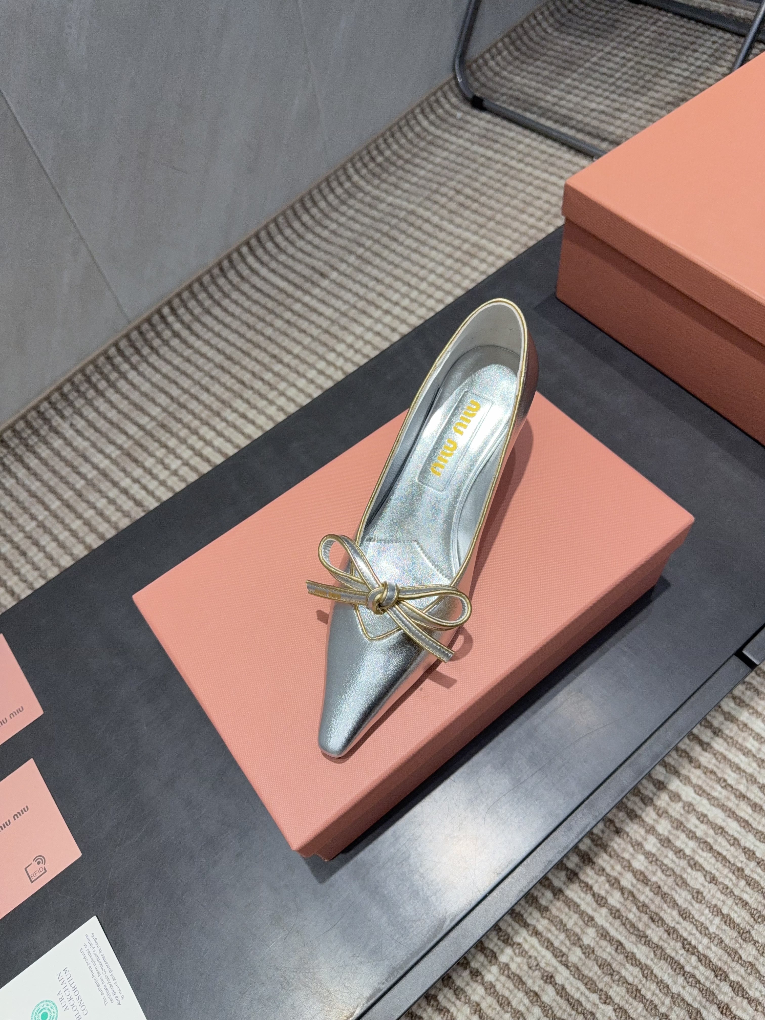 MIUMIU 26S POINTED TOE PUMPS 55MM IN SILVER CALFSKIN WITH BOW