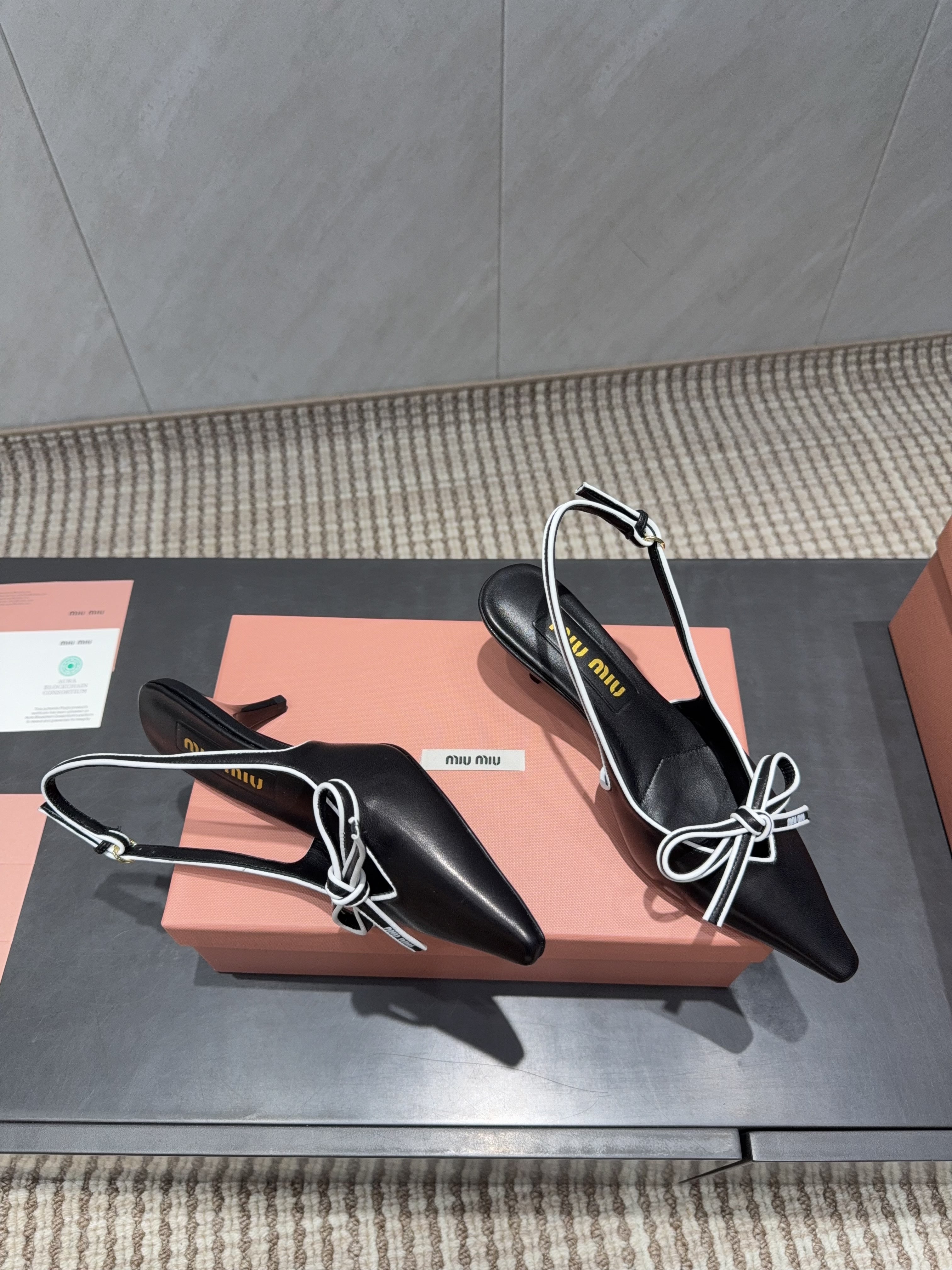 MIUMIU 26S SLINGBACK 55MM IN BLACK AND WHITE CALFSKIN WITH BOW