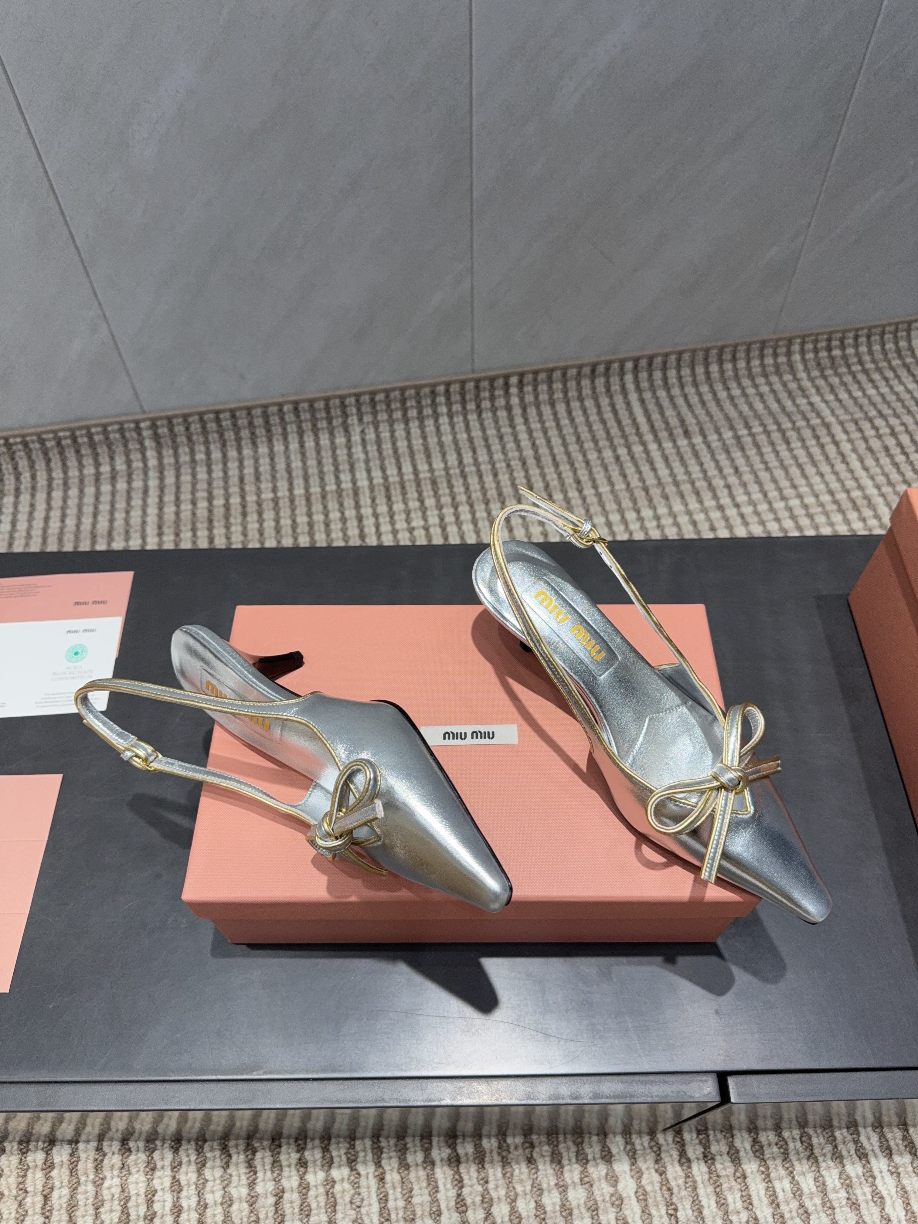 MIUMIU 26S SLINGBACK 55MM IN SILVER CALFSKIN WITH BOW