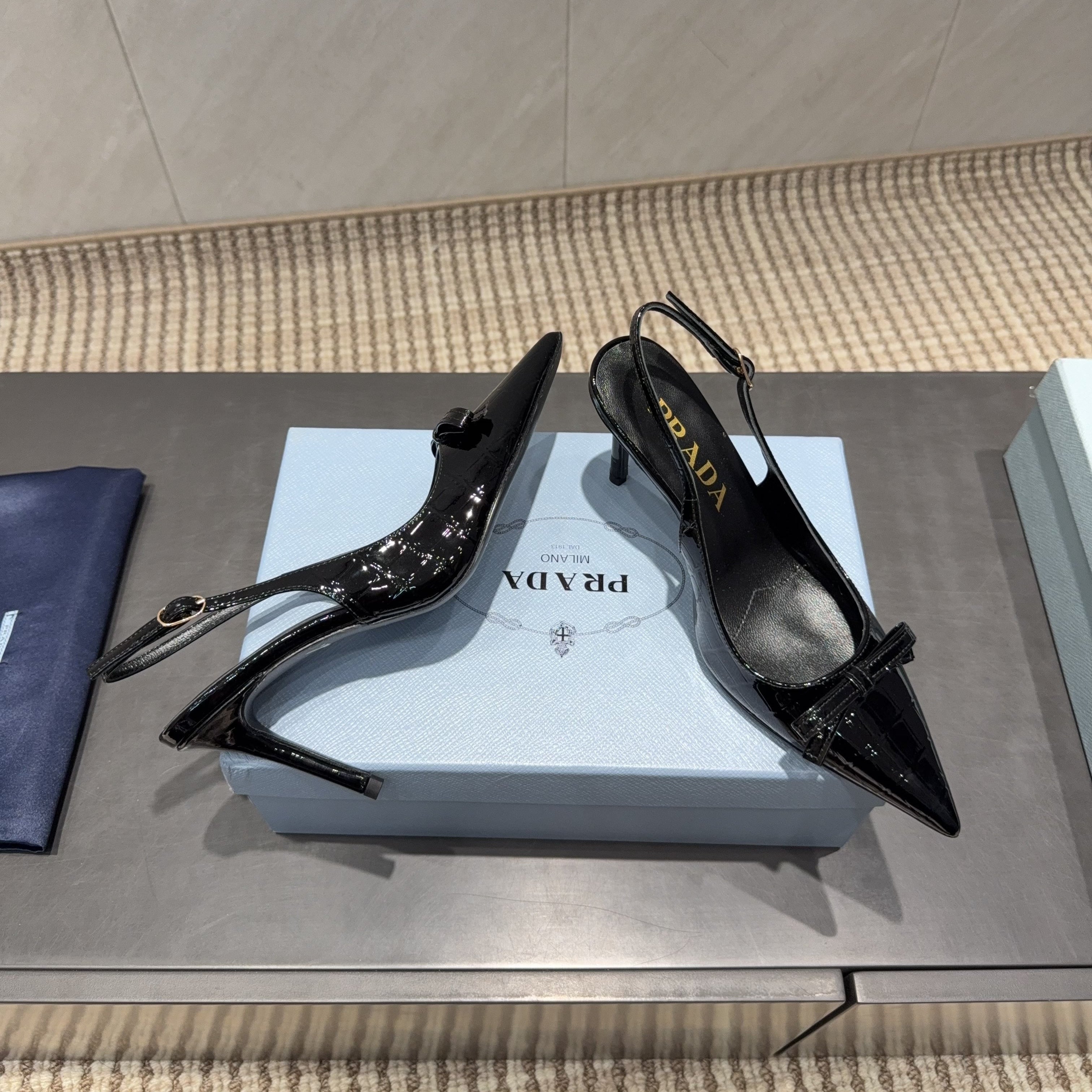PRADA 26S POINTED TOE SLINGBACK HIGH HEELS 85MM IN BLACK CALFSKIN WITH BOW