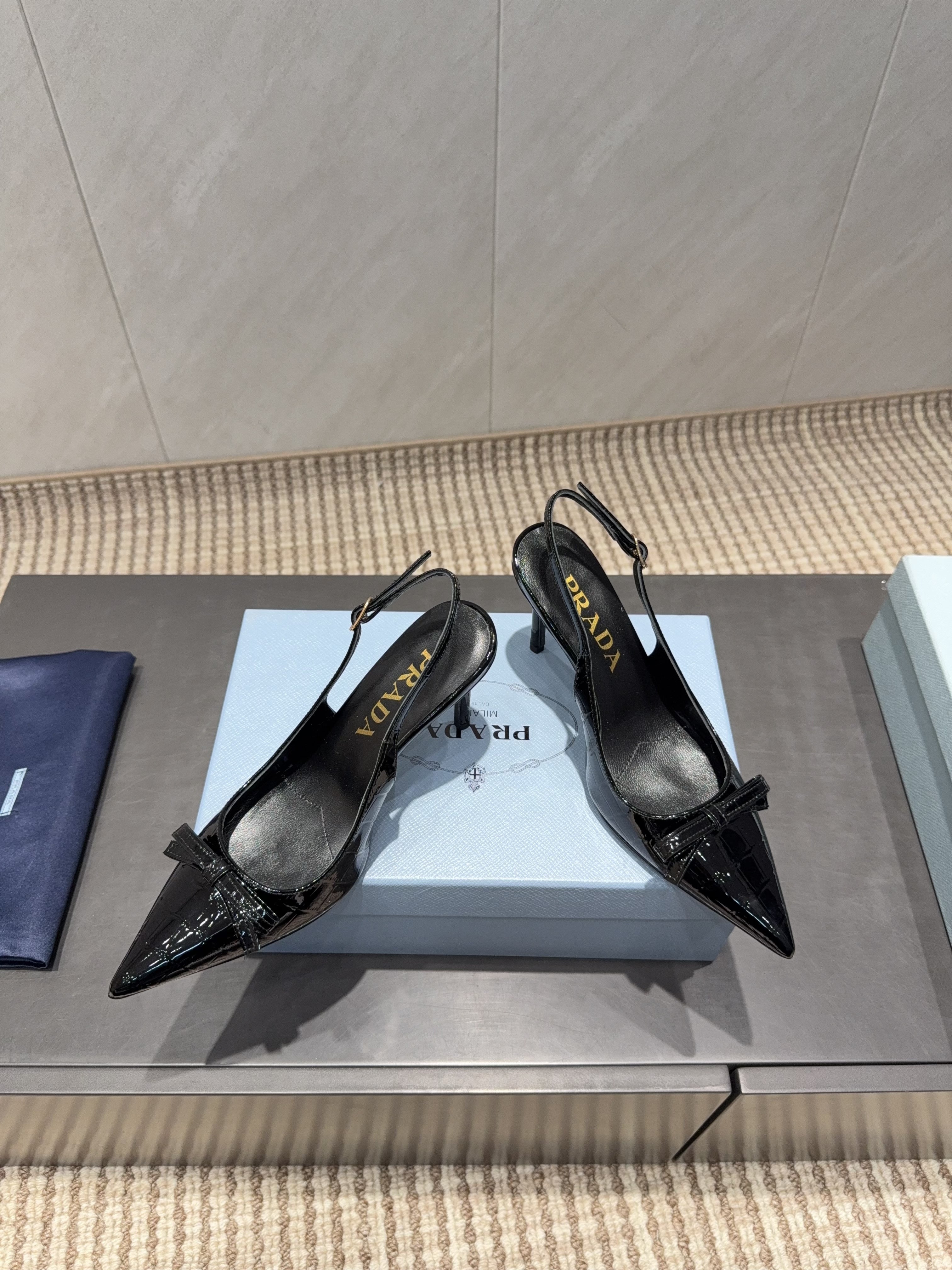 PRADA 26S POINTED TOE SLINGBACK HIGH HEELS 85MM IN BLACK CALFSKIN WITH BOW