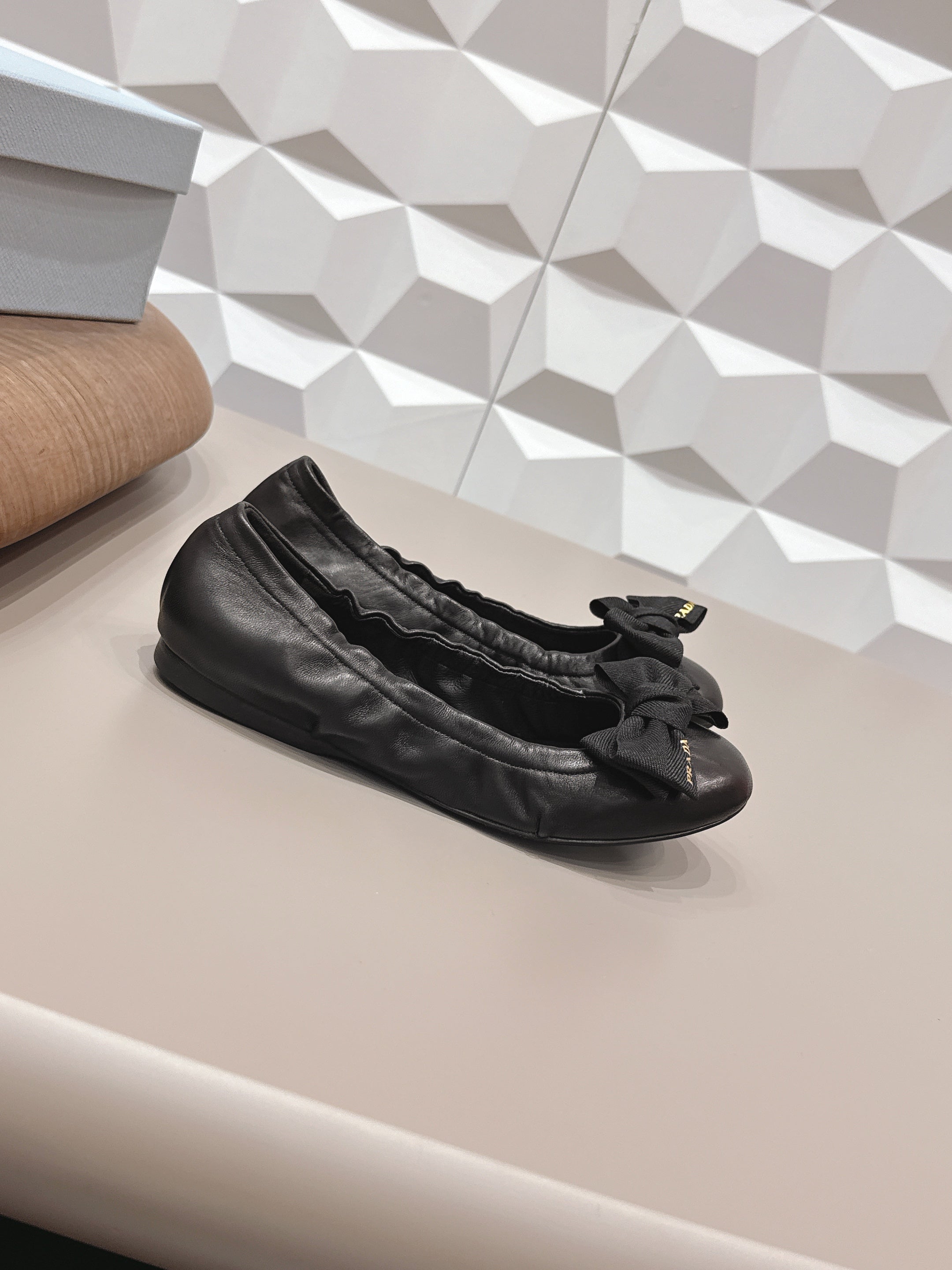 PRADA 26S ROUND TOE FLATS WITH BOW IN BLACK CALFSKIN