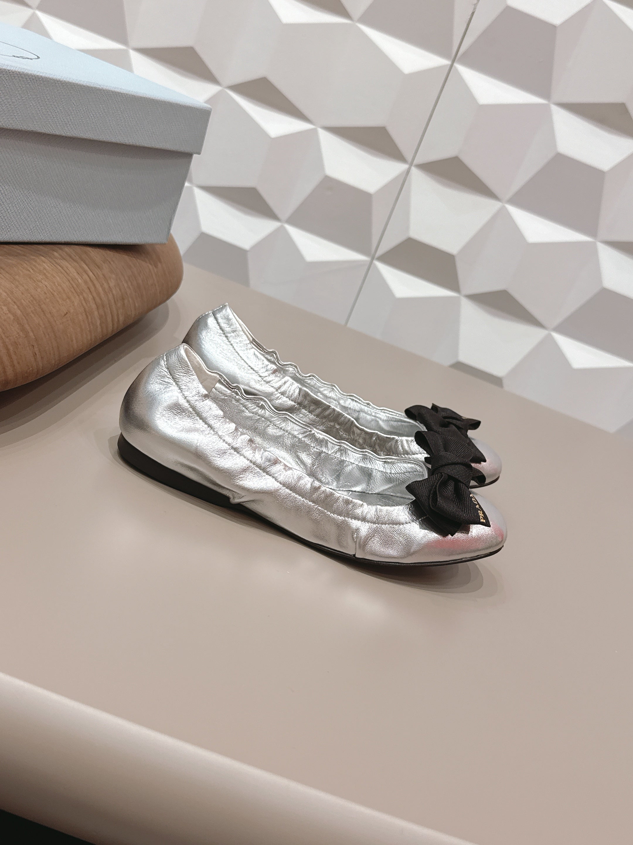 PRADA 26S ROUND TOE FLATS WITH BOW IN SILVER CALFSKIN
