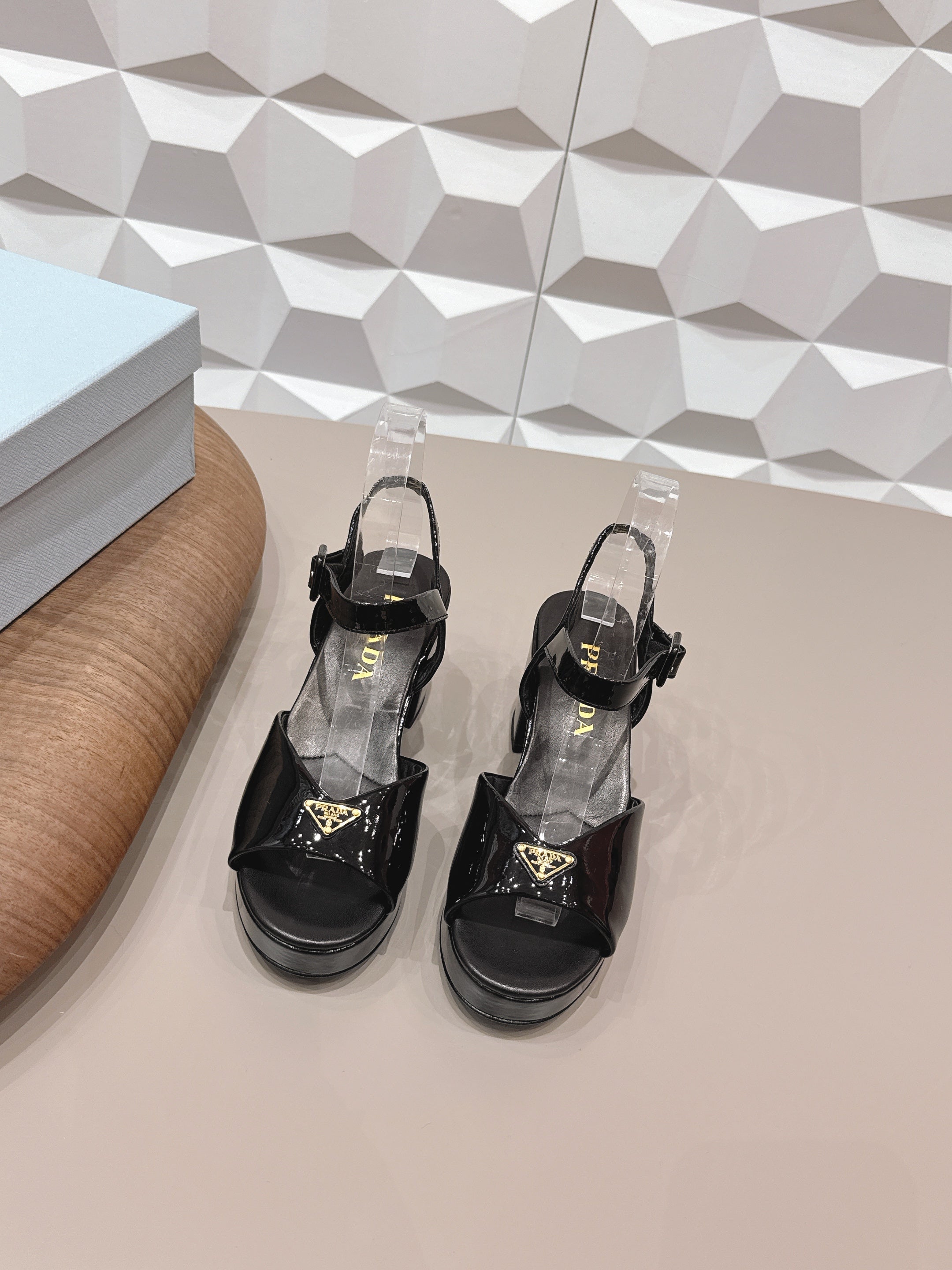 PRADA 26S HEELED SANDALS 75MM IN BLACK PATENT CALFSKIN WITH LOGO