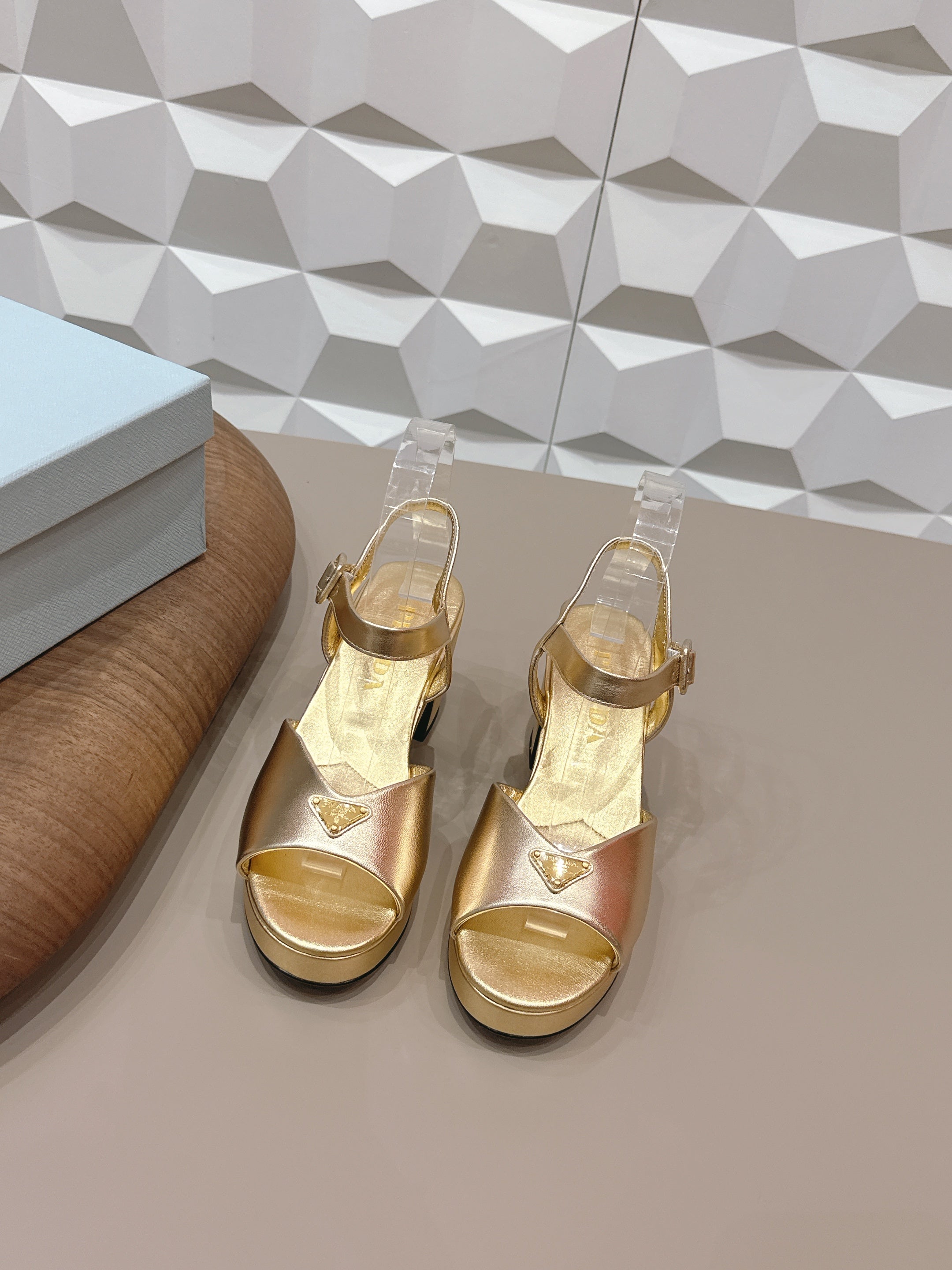 PRADA 26S HEELED SANDALS 75MM IN GOLD CALFSKIN WITH LOGO
