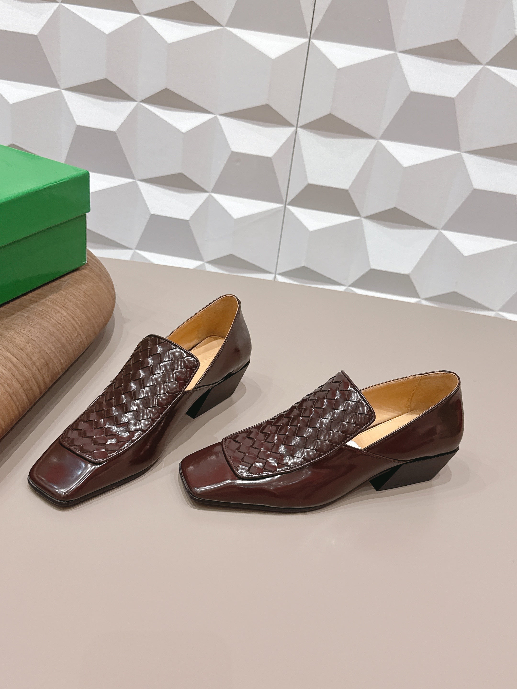 BOTTEGA VENETA 26S VENTURA LOAFERS 40 MM IN BROWN INTRECCIATO CALFSKIN