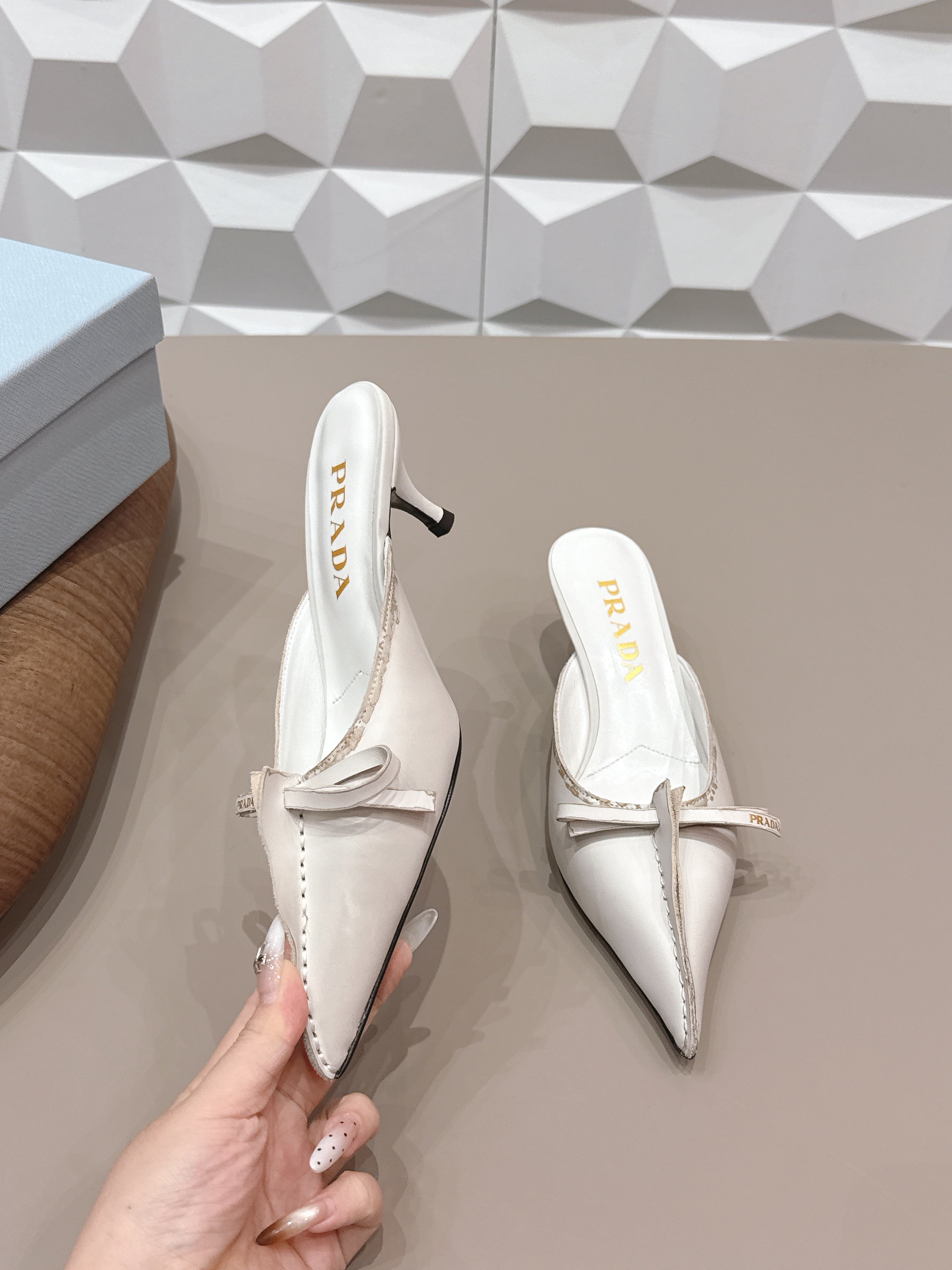 PRADA 26S POINTED TOE LACE TRIM MULES 55MM IN CREAM WHITE CALFSKIN WITH BOW