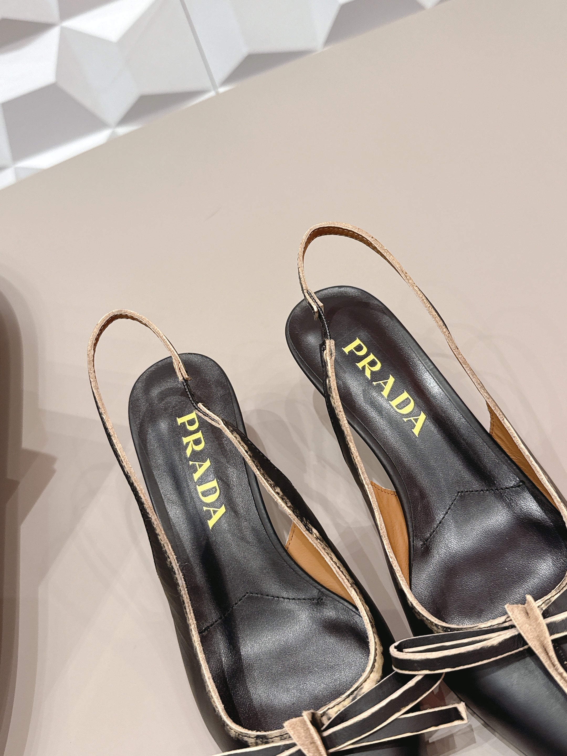 PRADA 26S POINTED TOE SLINGBACK HIGH HEELS 55MM IN BLACK CALFSKIN WITH BOW