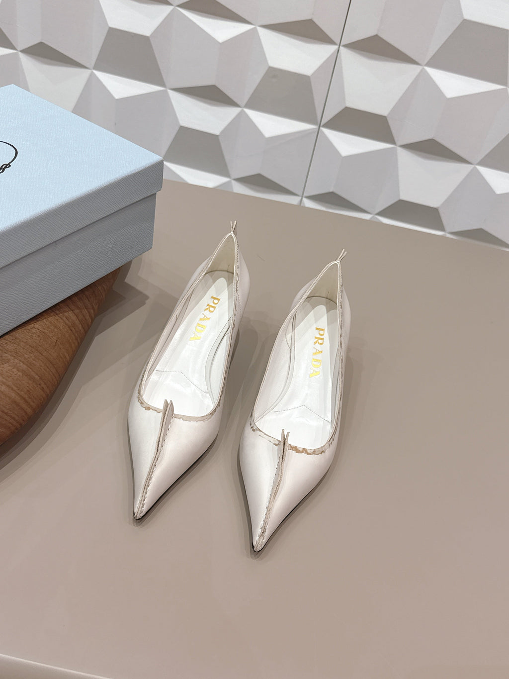 PRADA 26S POINTED TOE HIGH HEELS 55MM IN CREAM WHITE CALFSKIN