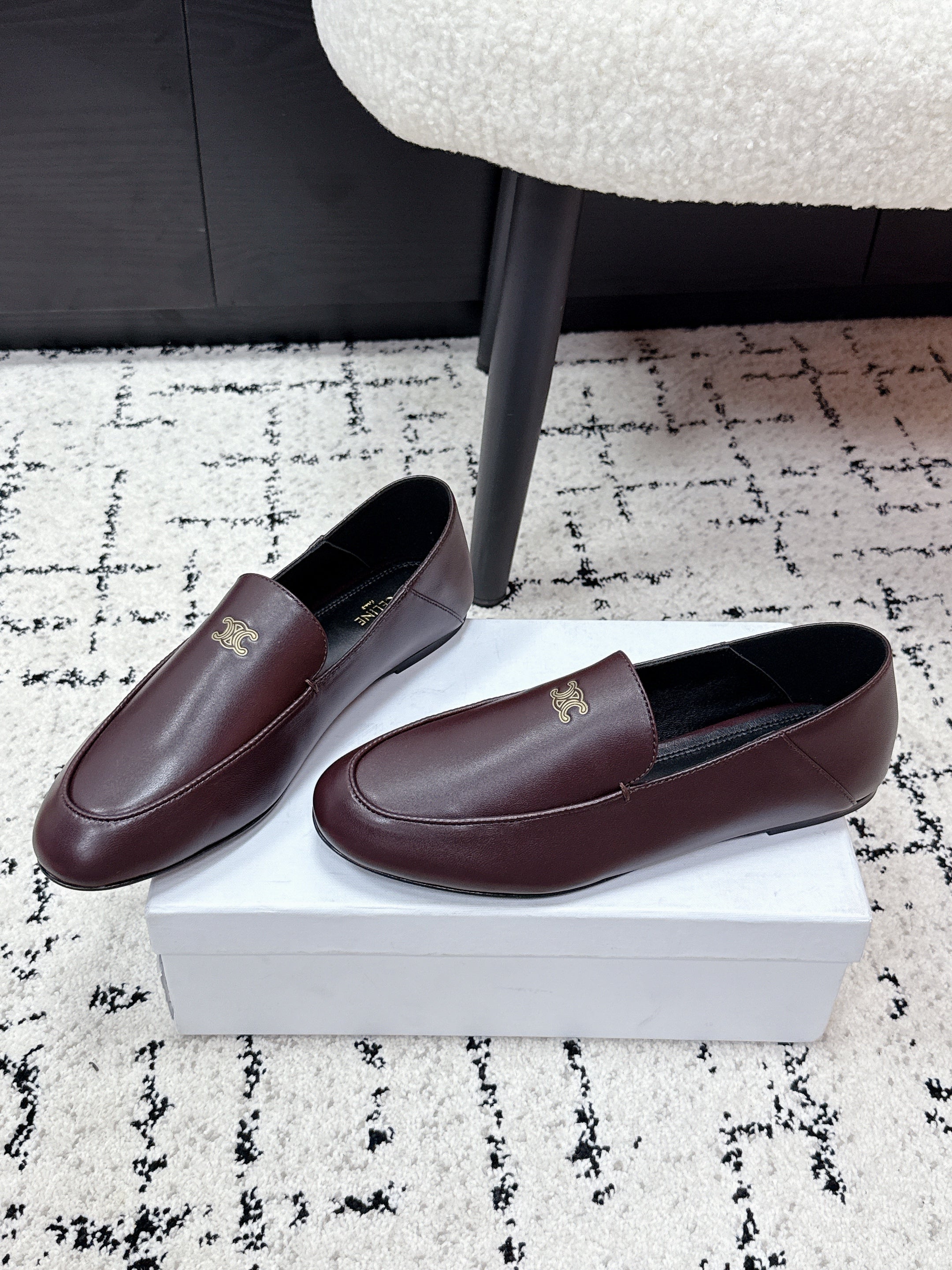 CELINE 26S AURA TRIOMPHE LOAFERS IN BURGUNDY BROWN LAMBSKIN