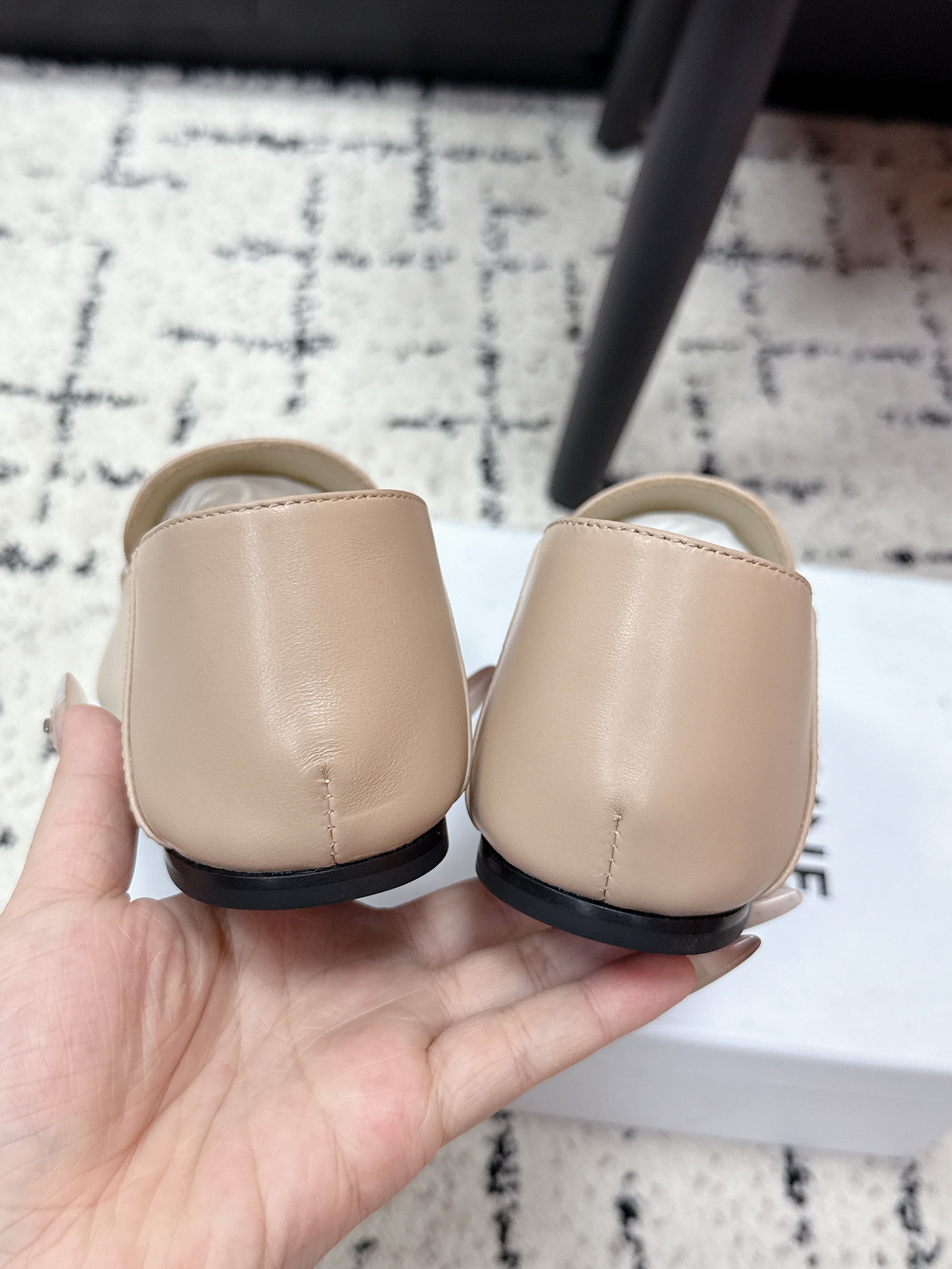 CELINE 26S AURA TRIOMPHE LOAFERS IN BEIGE LAMBSKIN
