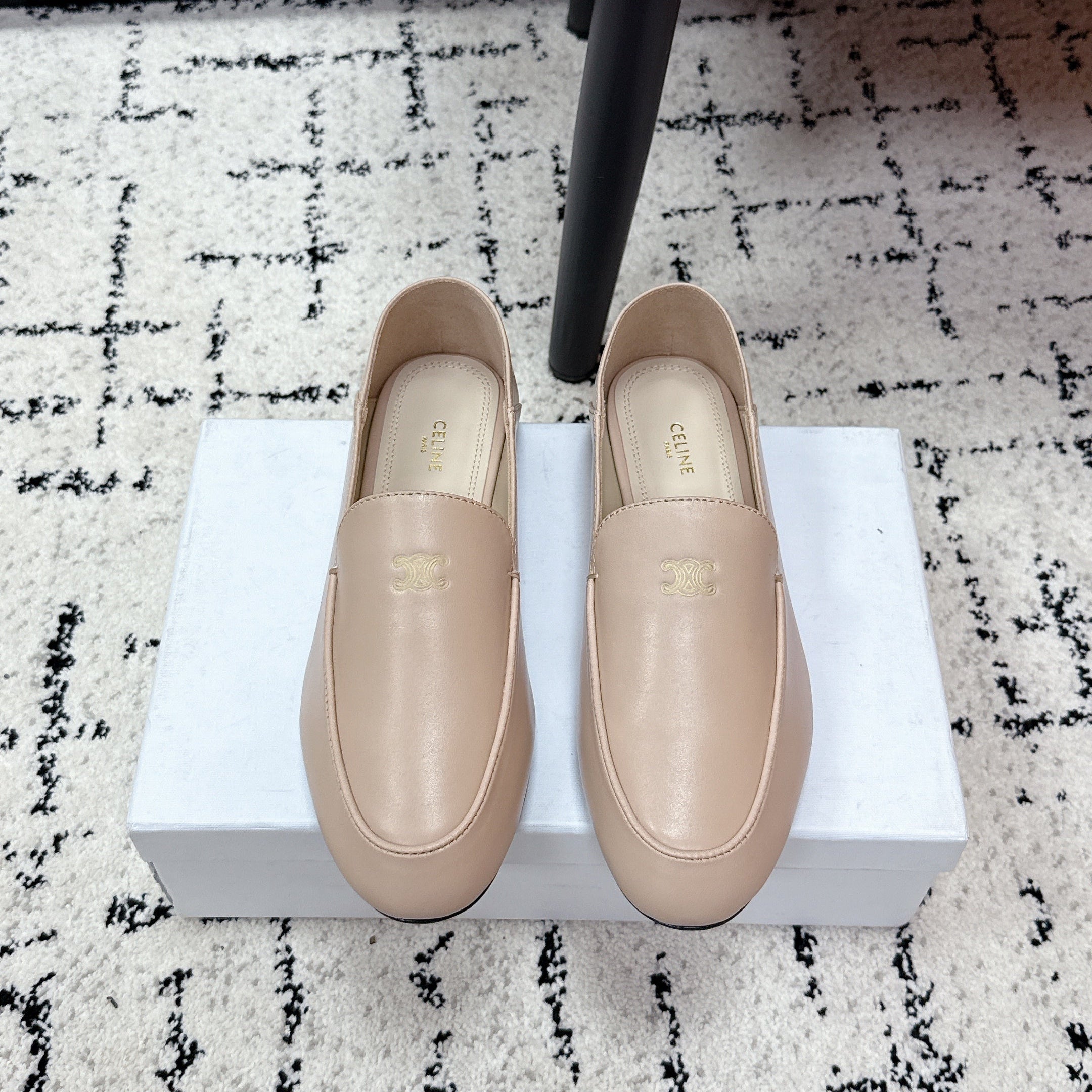 CELINE 26S AURA TRIOMPHE LOAFERS IN BEIGE LAMBSKIN