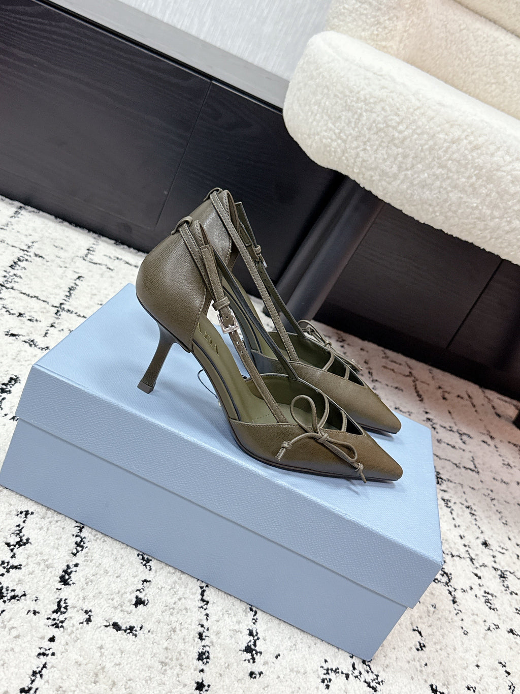 PRADA 26S POINTED-TOE HIGH HEELS 75MM IN OLIVE BROWN CALFSKIN WITH BOW