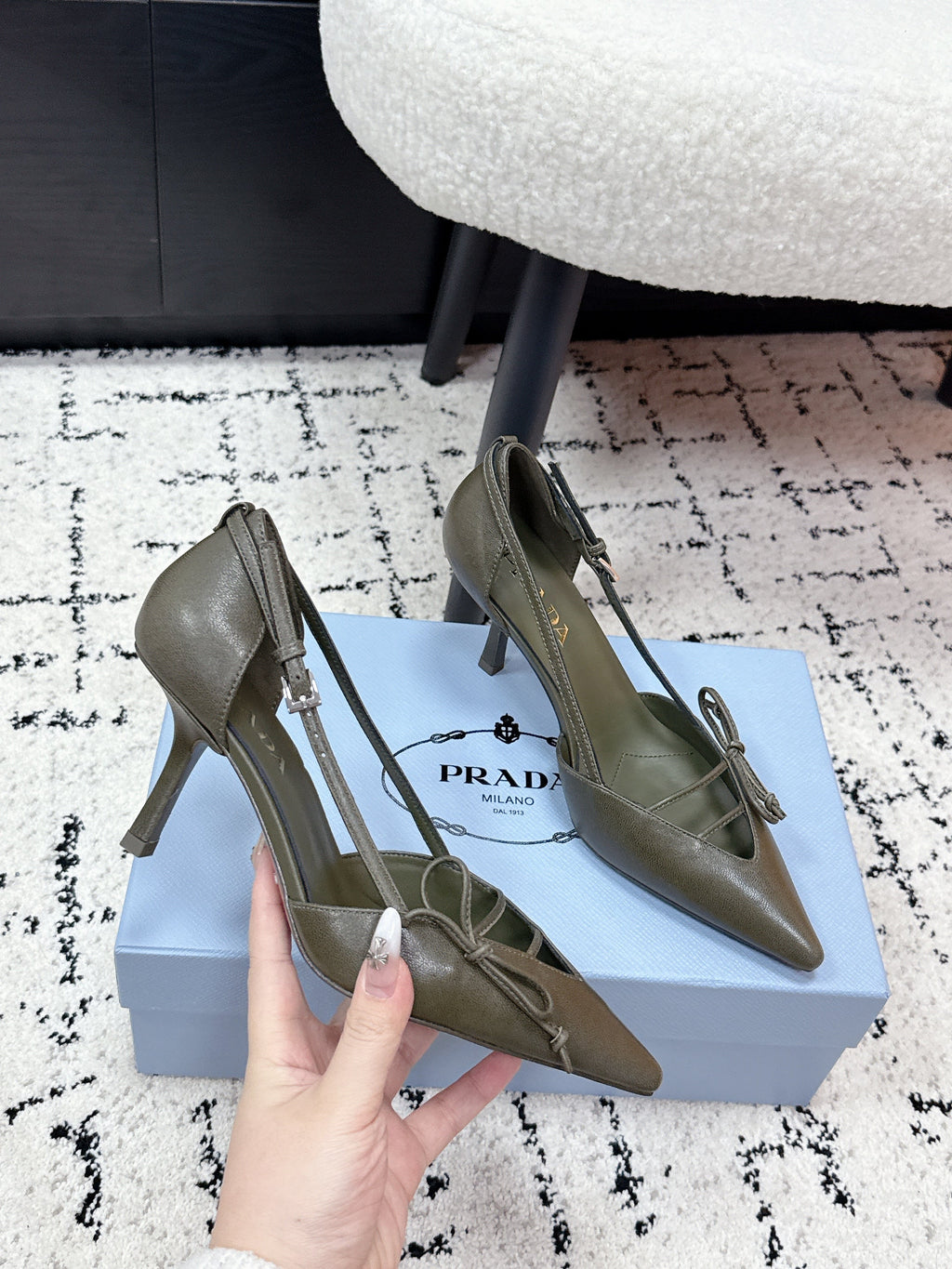 PRADA 26S POINTED-TOE HIGH HEELS 75MM IN OLIVE BROWN CALFSKIN WITH BOW