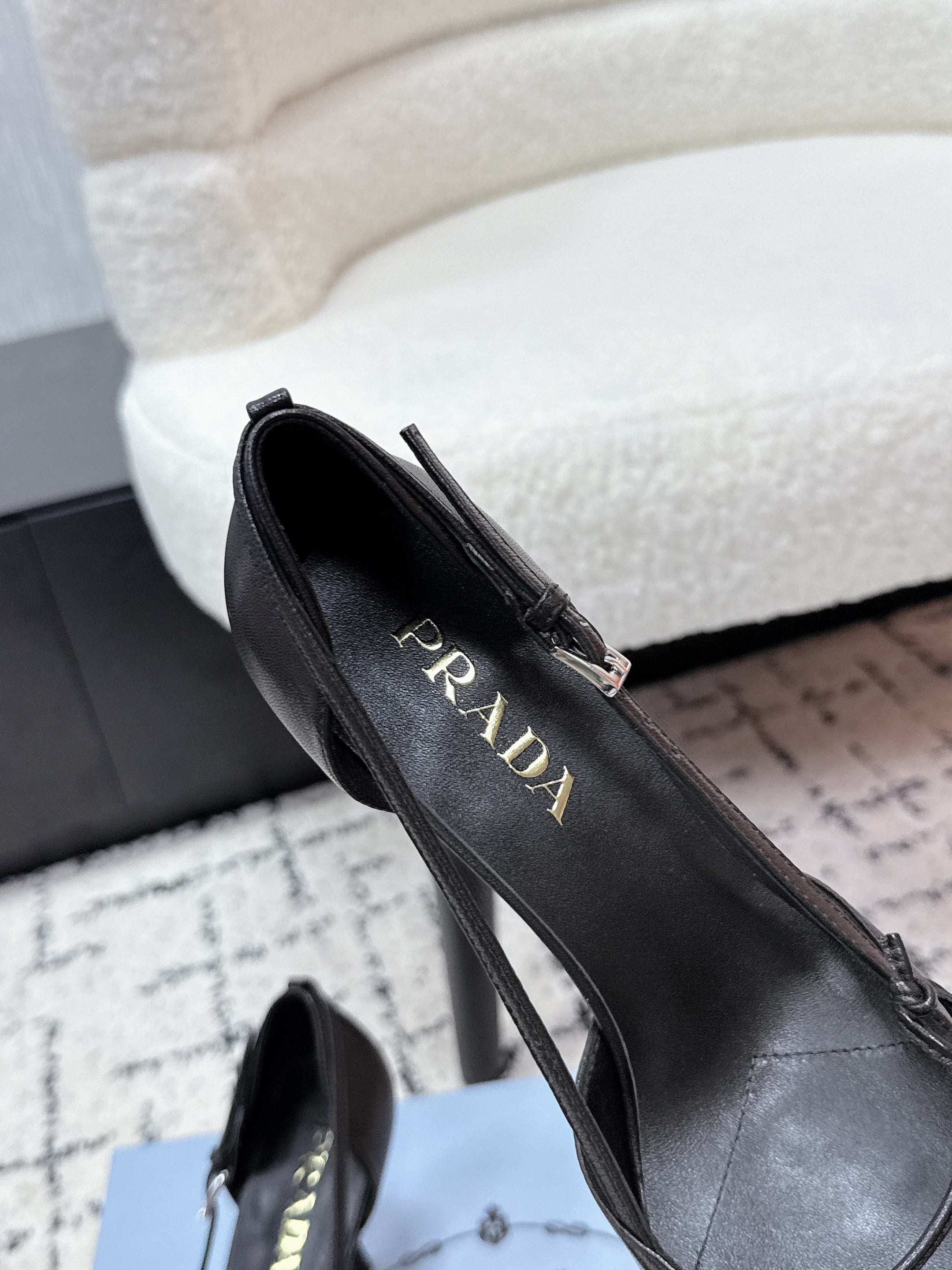 PRADA 26S POINTED-TOE HIGH HEELS 75MM IN BLACK CALFSKIN WITH BOW