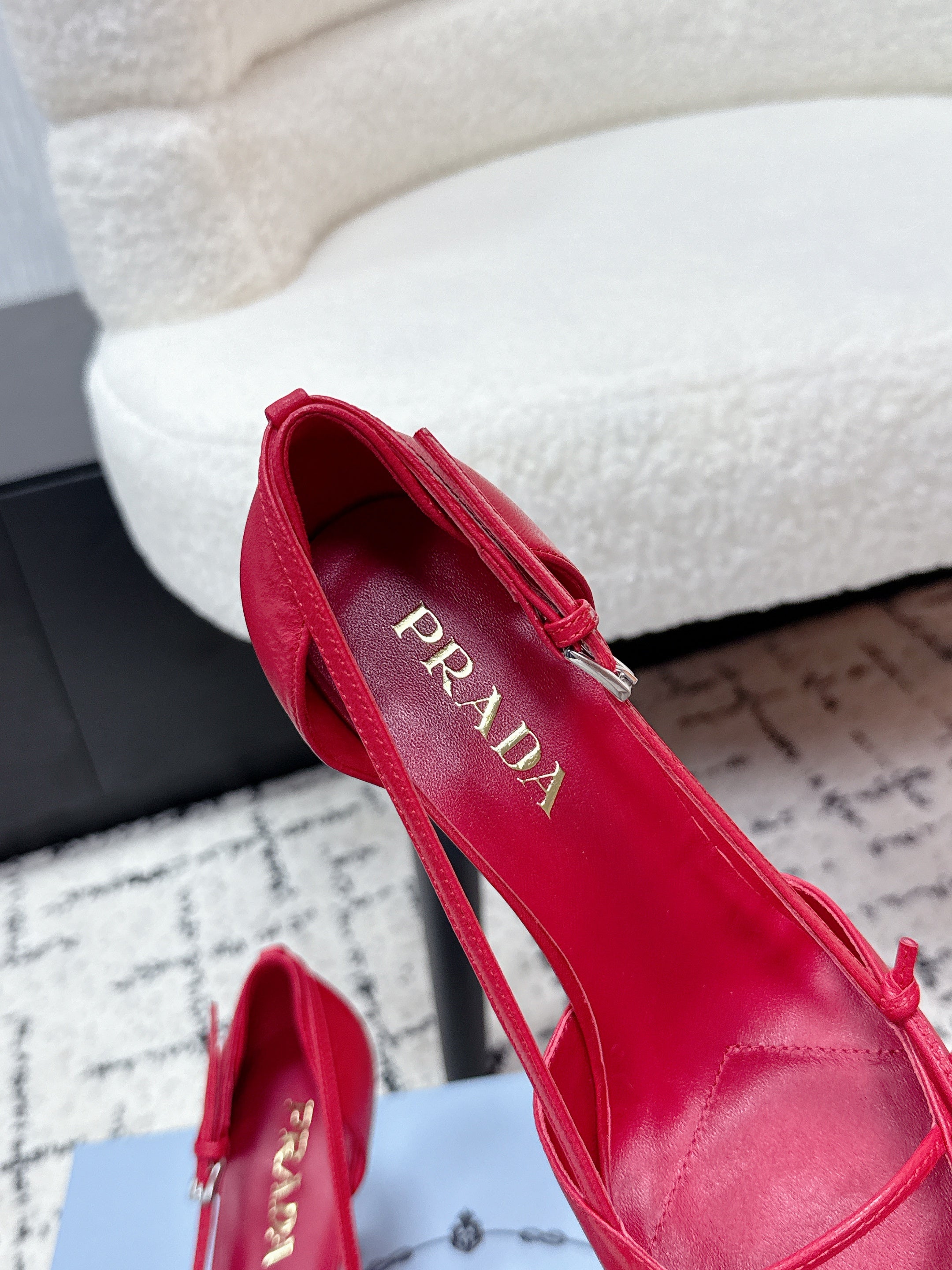 PRADA 26S POINTED-TOE HIGH HEELS 75MM IN DARK RED PATENT CALFSKIN WITH BOW