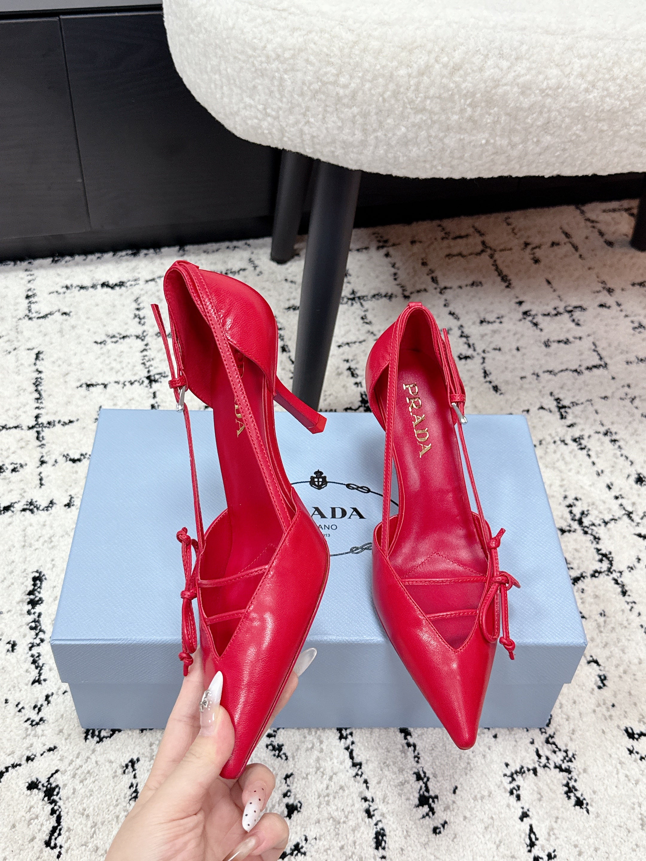 PRADA 26S POINTED-TOE HIGH HEELS 75MM IN DARK RED PATENT CALFSKIN WITH BOW