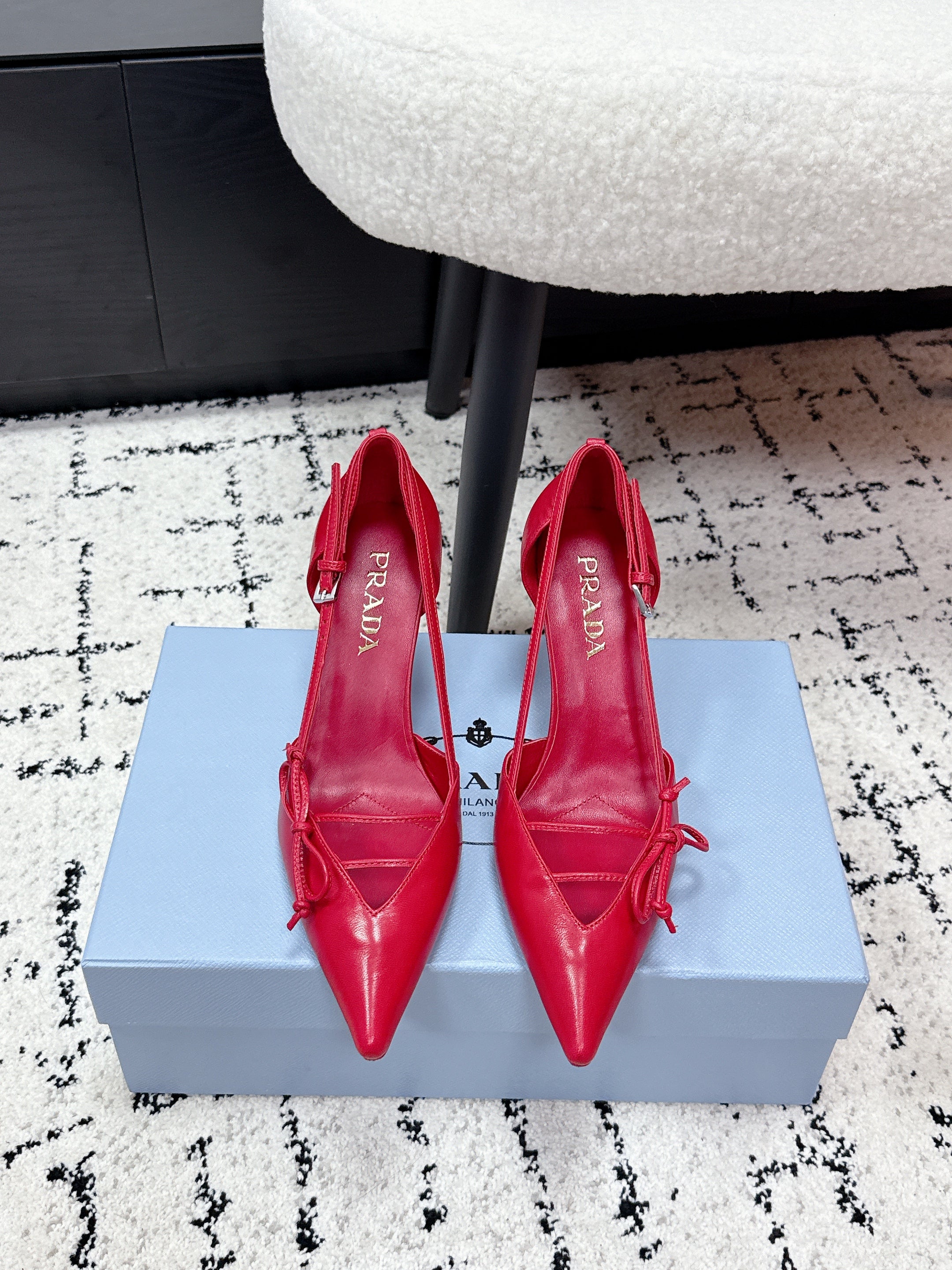 PRADA 26S POINTED-TOE HIGH HEELS 75MM IN DARK RED PATENT CALFSKIN WITH BOW