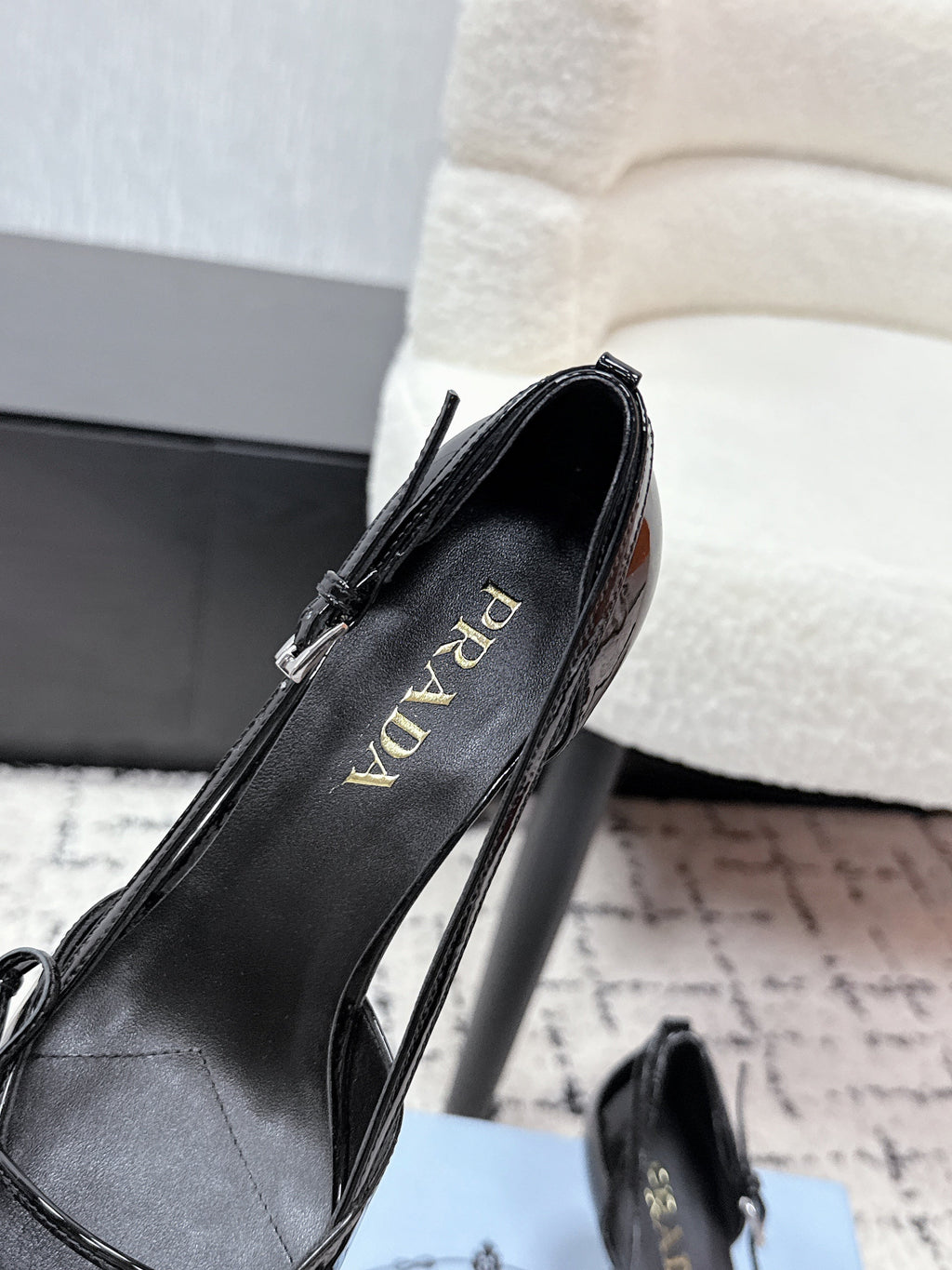 PRADA 26S POINTED-TOE HIGH HEELS 75MM IN BLACK PATENT CALFSKIN WITH BOW