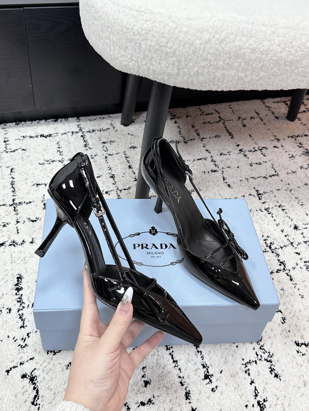 PRADA 26S POINTED-TOE HIGH HEELS 75MM IN BLACK PATENT CALFSKIN WITH BOW