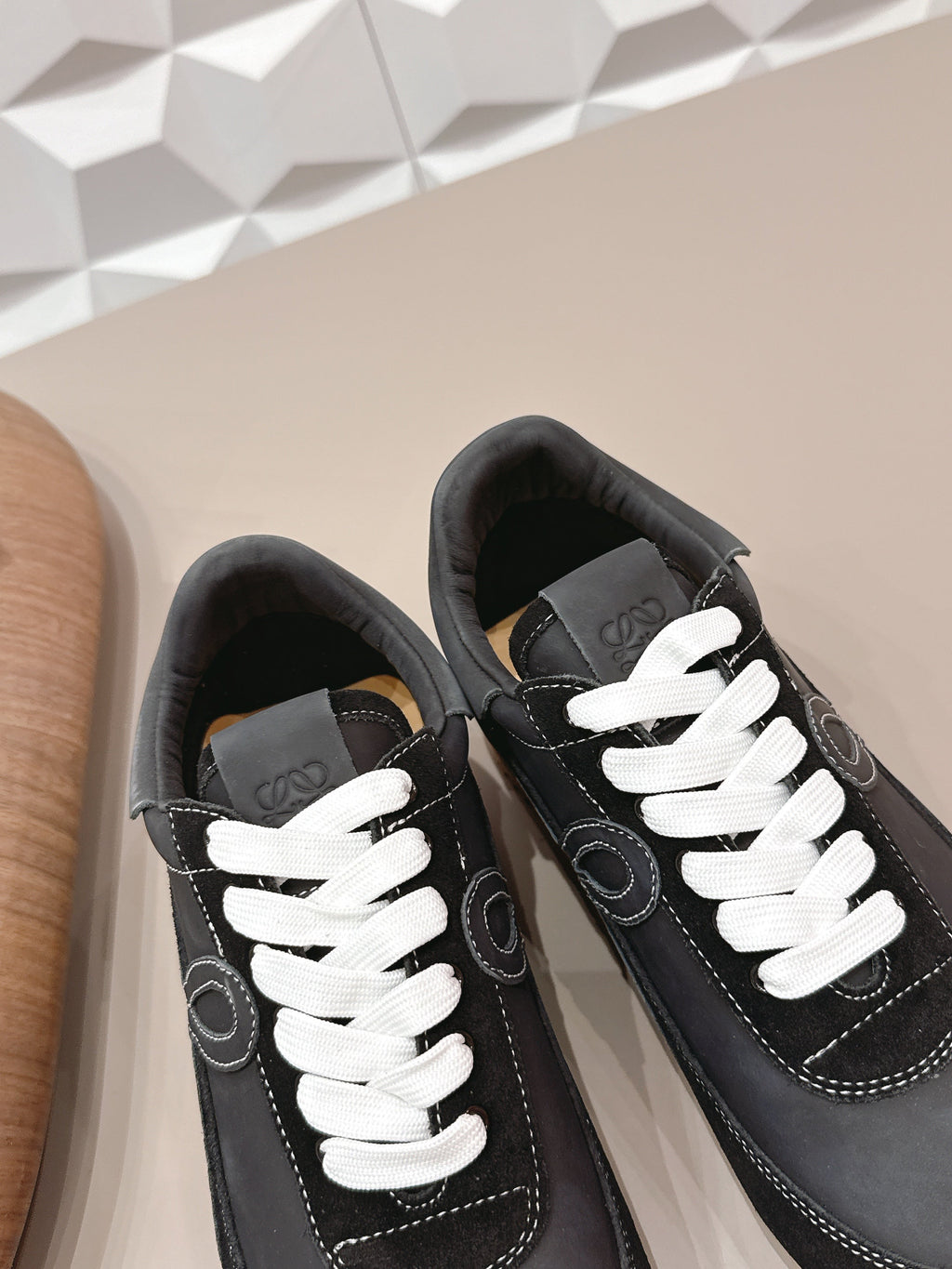 LOEWE 26S FLOW RUNNER SNEAKER IN BLACK CALFSKIN AND SUEDE STYLE 6