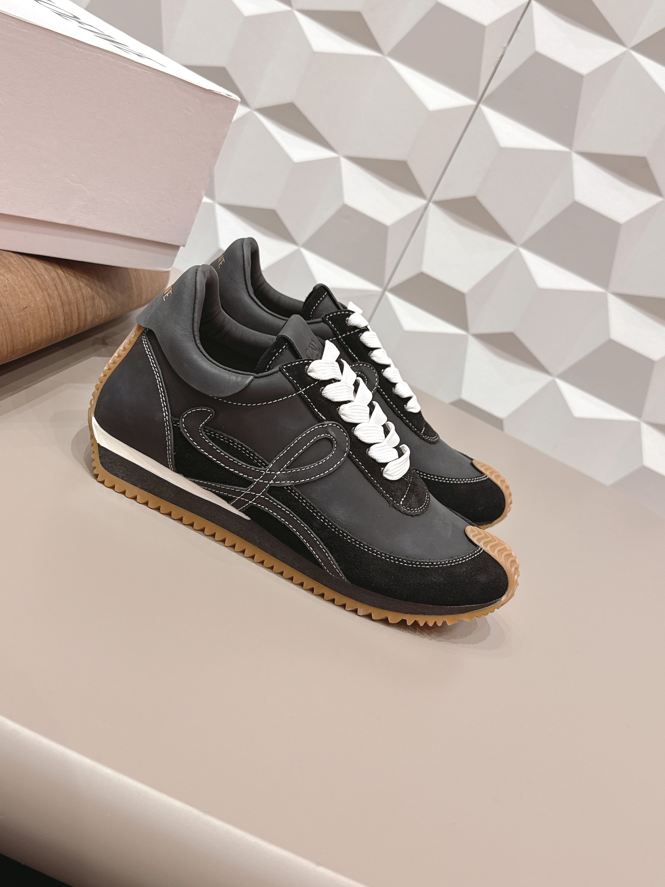 LOEWE 26S FLOW RUNNER SNEAKER IN BLACK CALFSKIN AND SUEDE STYLE 6