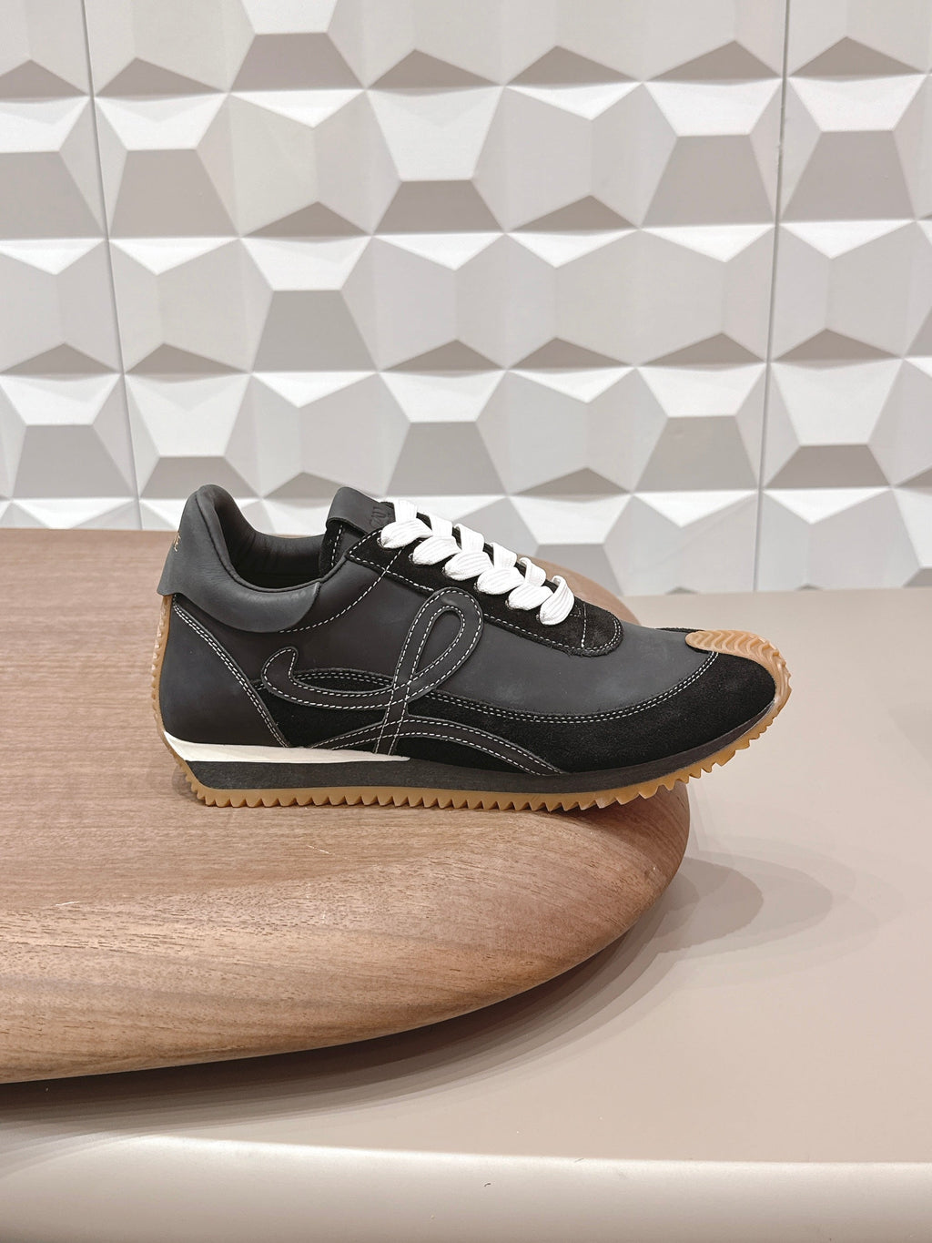 LOEWE 26S FLOW RUNNER SNEAKER IN BLACK CALFSKIN AND SUEDE STYLE 6