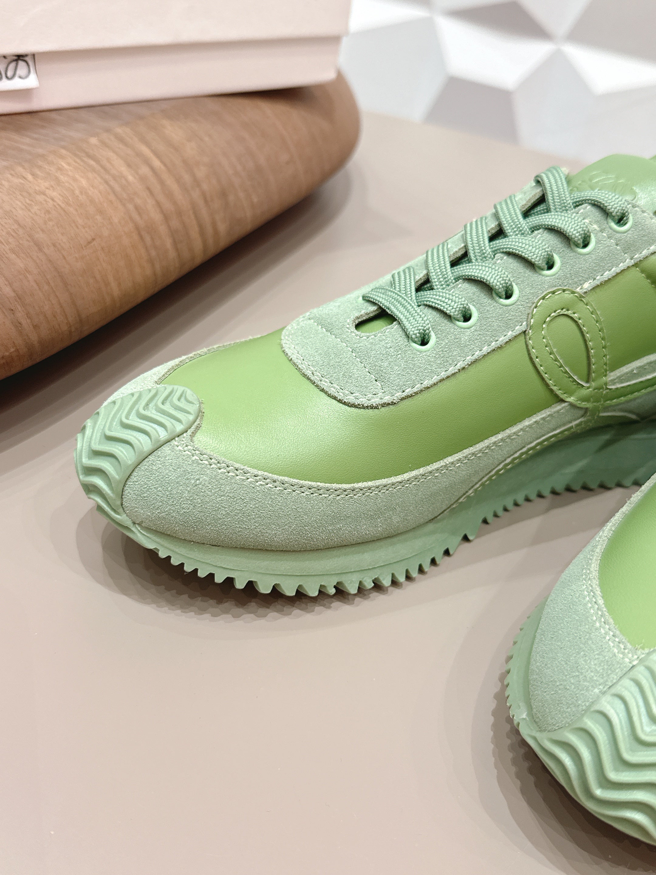 LOEWE 26S FLOW RUNNER SNEAKER IN OLIVE GREEN CALFSKIN AND SUEDE