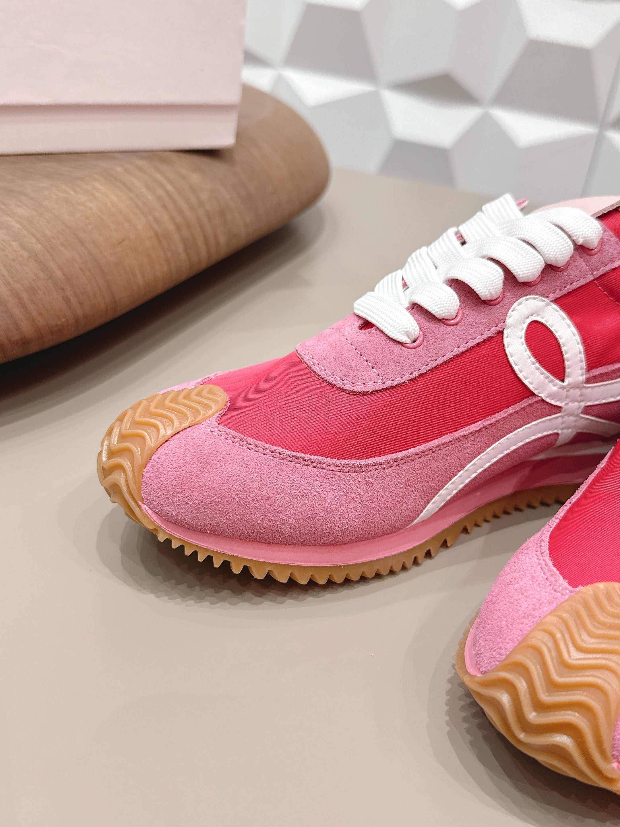 LOEWE 26S FLOW RUNNER SNEAKER IN DUSTY PINK SUEDE AND WHITE CALFSKIN
