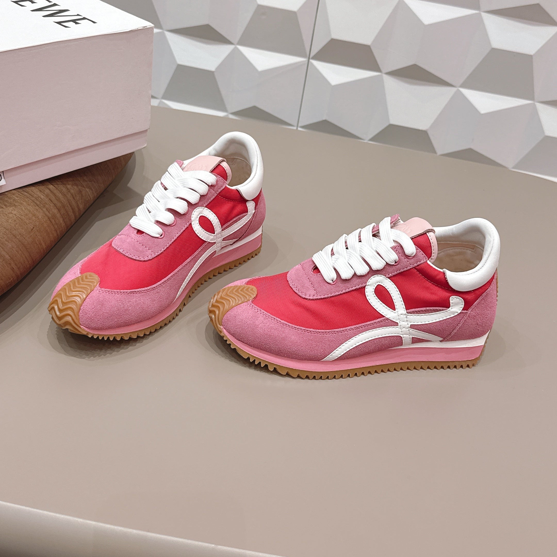 LOEWE 26S FLOW RUNNER SNEAKER IN DUSTY PINK SUEDE AND WHITE CALFSKIN