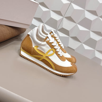 LOEWE 26S FLOW RUNNER SNEAKER IN CARAMEL BROWN AND WHITE SUEDE AND WHITE CALFSKIN