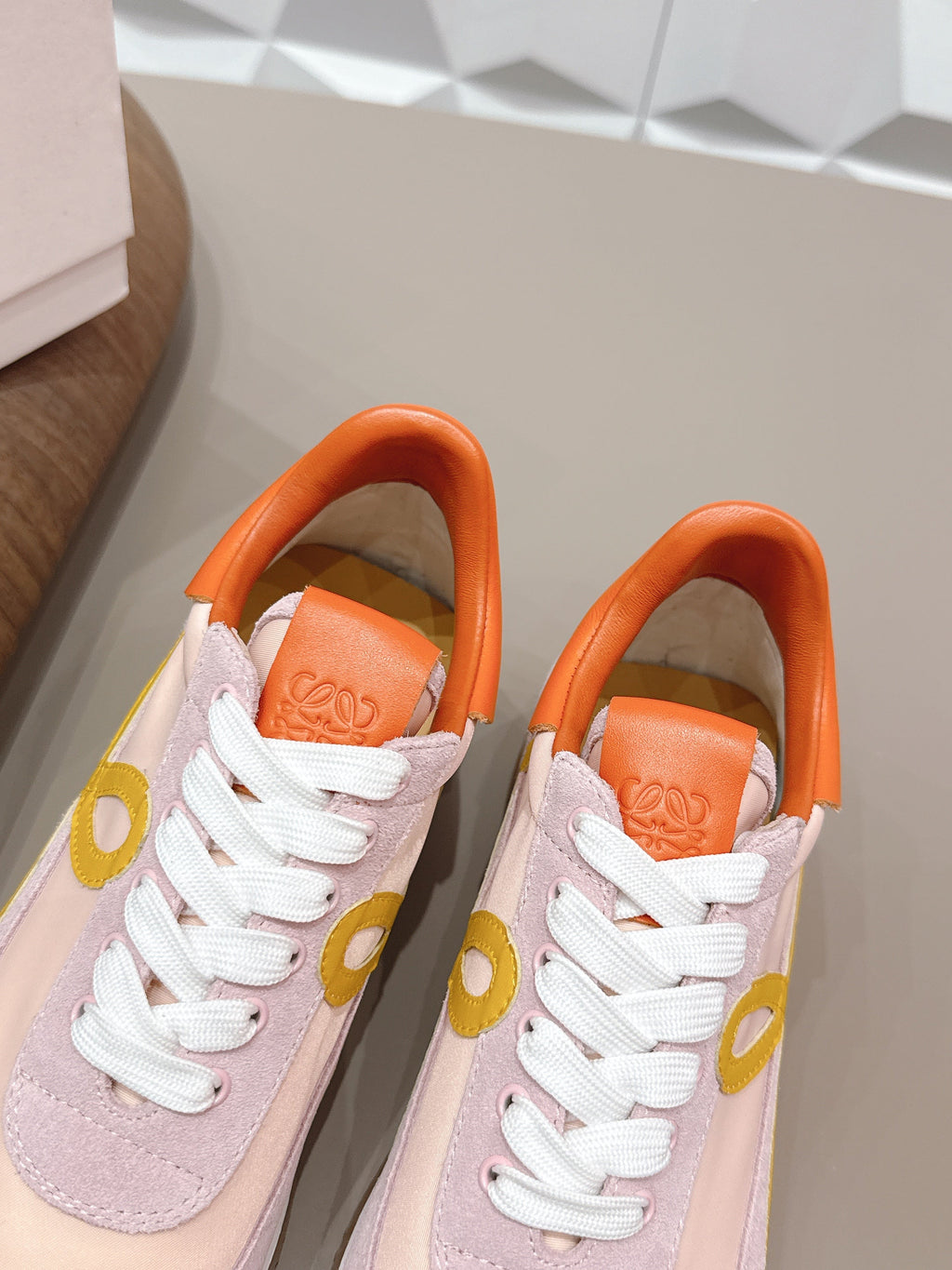 LOEWE 26S FLOW RUNNER SNEAKER IN LIGHT PINK SUEDE AND ORANGE CALFSKIN