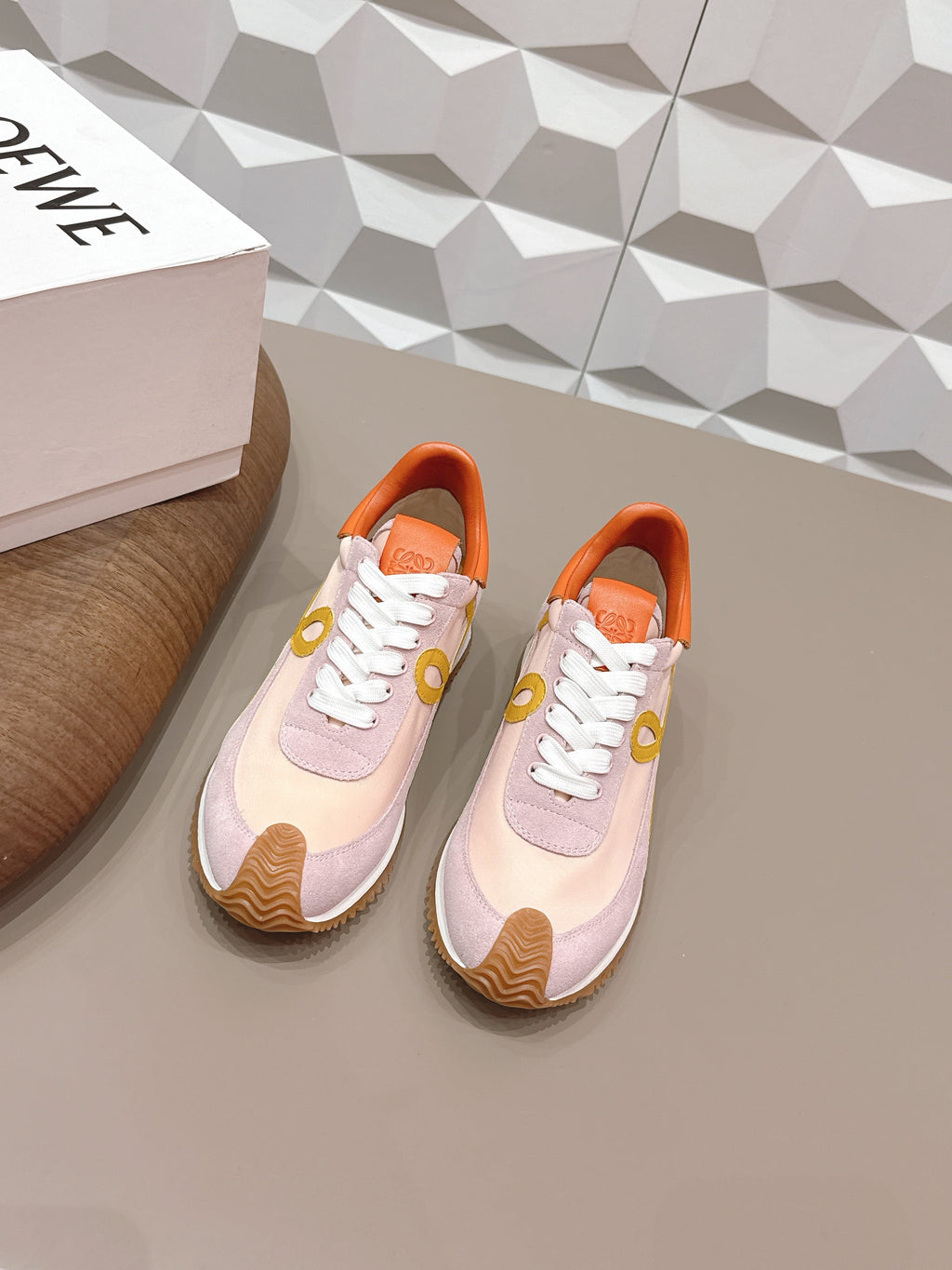 LOEWE 26S FLOW RUNNER SNEAKER IN LIGHT PINK SUEDE AND ORANGE CALFSKIN
