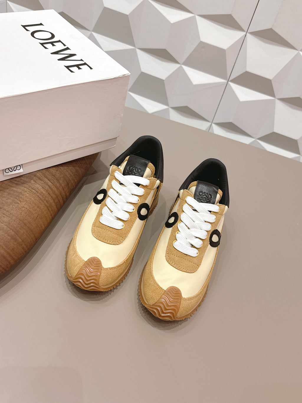 LOEWE 26S FLOW RUNNER SNEAKER IN TAN BROWN SUEDE AND BLACK CALFSKIN